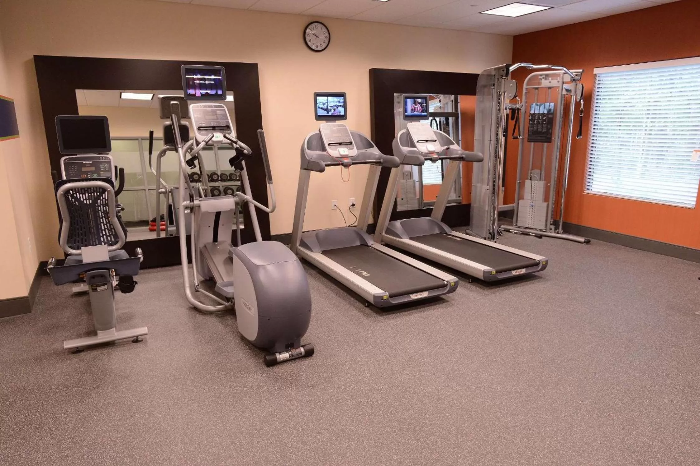 Fitness centre/facilities in Hampton Inn & Suites Albany at Albany Mall