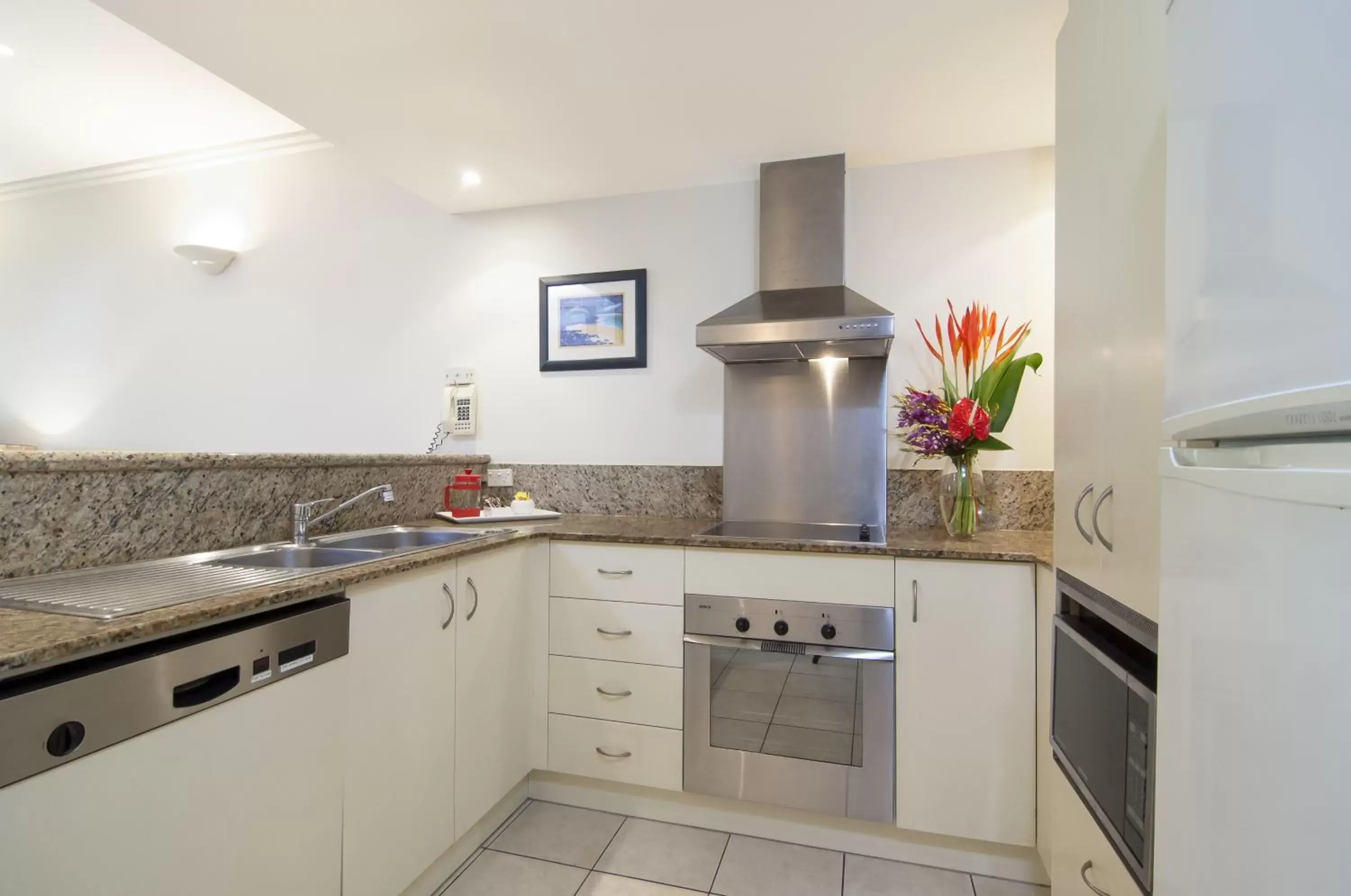 Kitchen or kitchenette, Kitchen/Kitchenette in Mowbray By The Sea