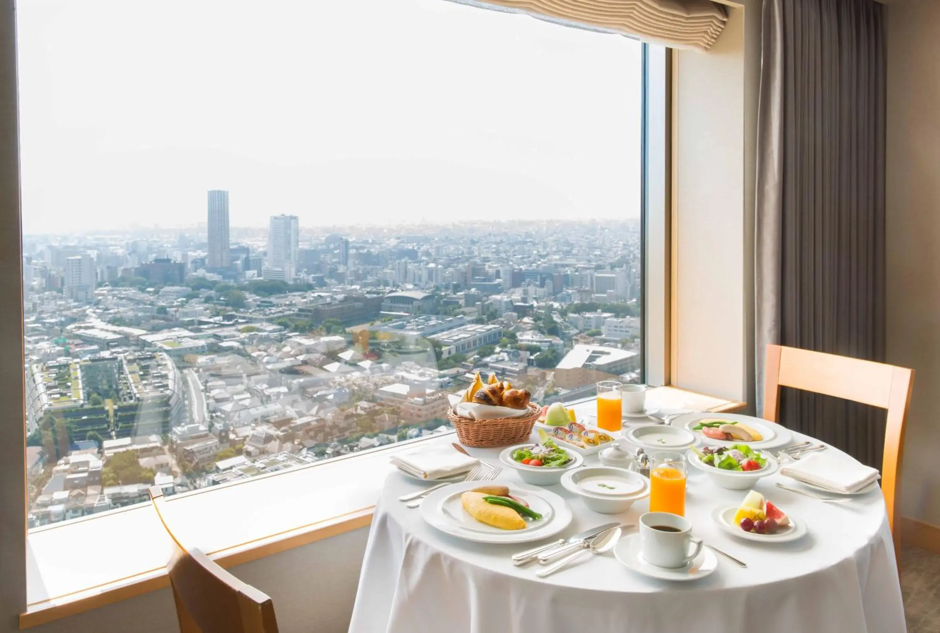 Food and drinks in Cerulean Tower Tokyu Hotel, A Pan Pacific Partner Hotel