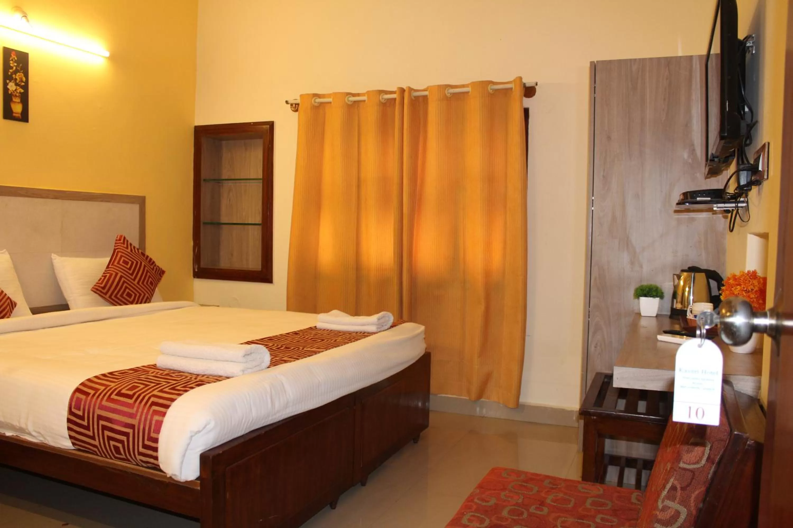 Bed in Hotel Kaveri