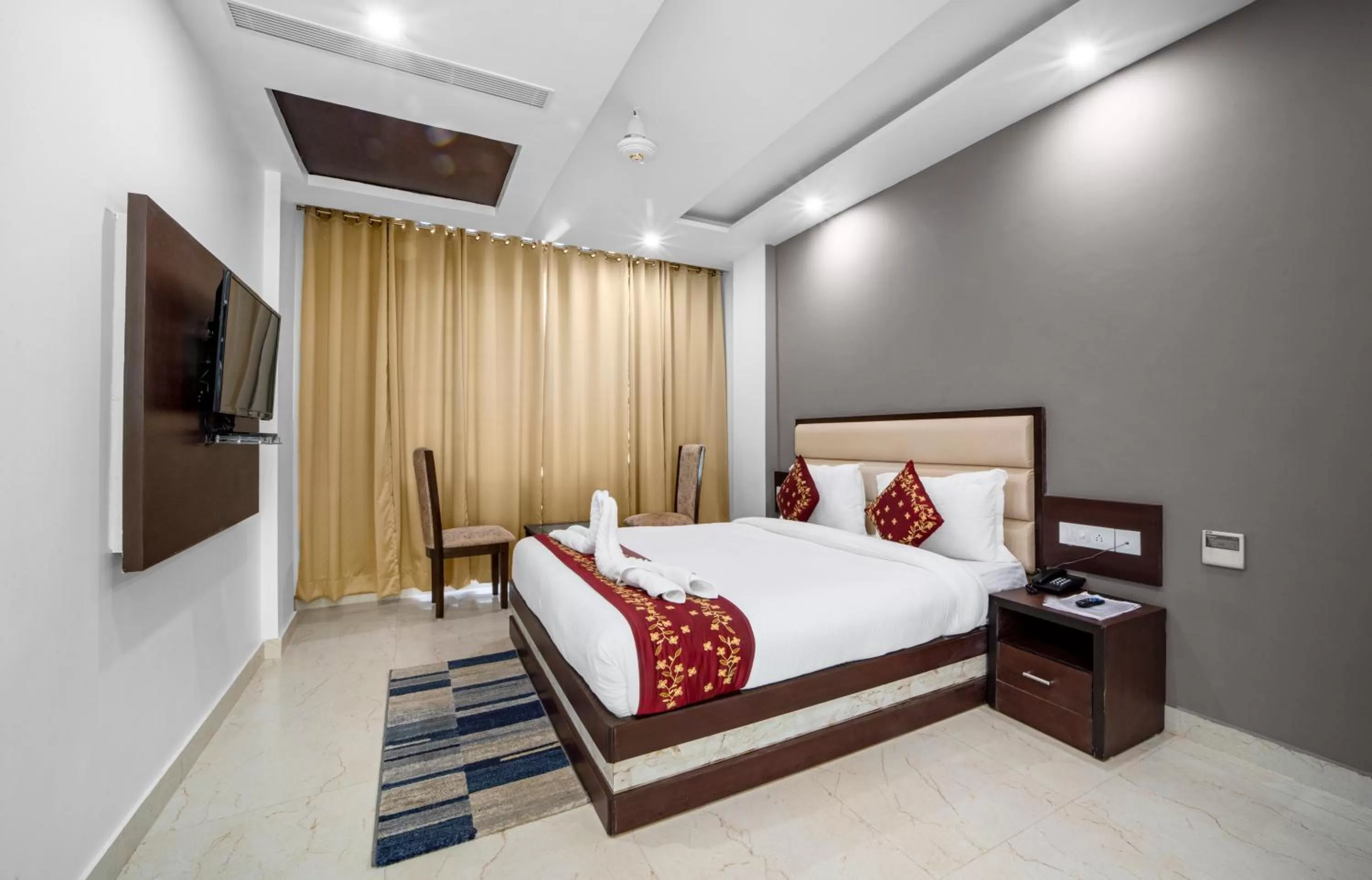 Bed in Hotel Trimurti