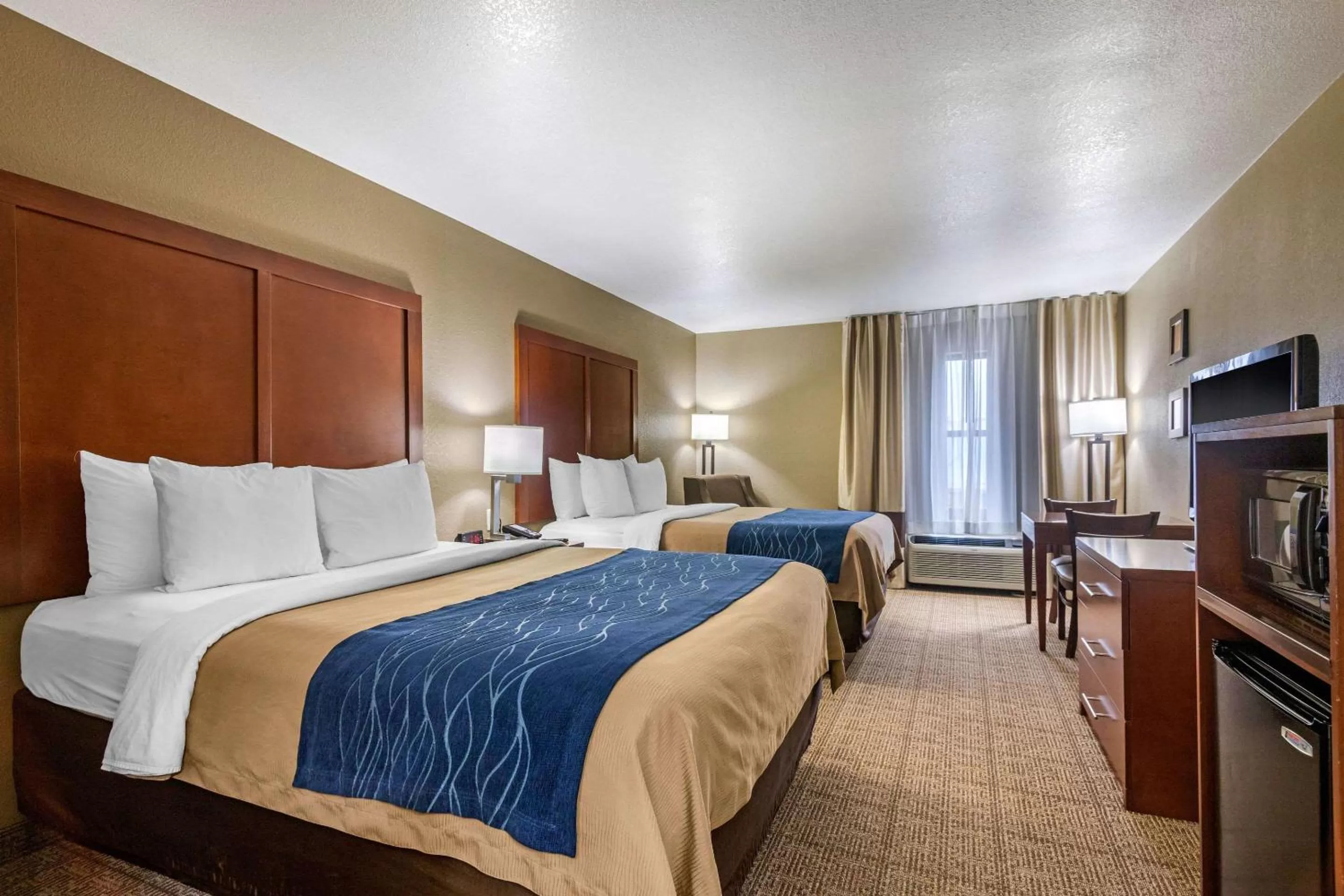 Photo of the whole room, Bed in Comfort Inn & Suites Springfield I-44