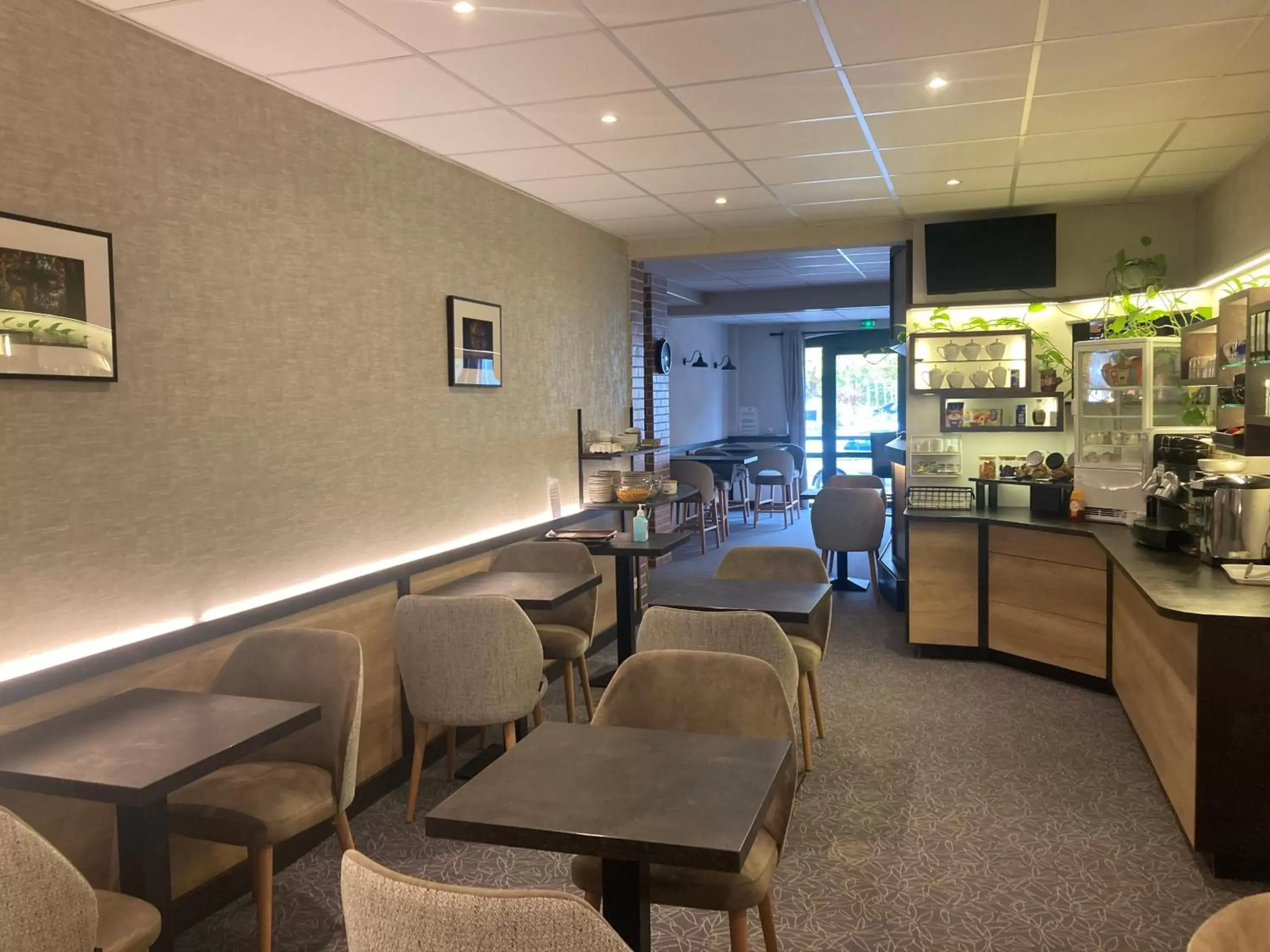 Breakfast in The Originals City, Hôtel du Château, Pontivy Breakfast in The Originals City, Hôtel du Château, Pontivy