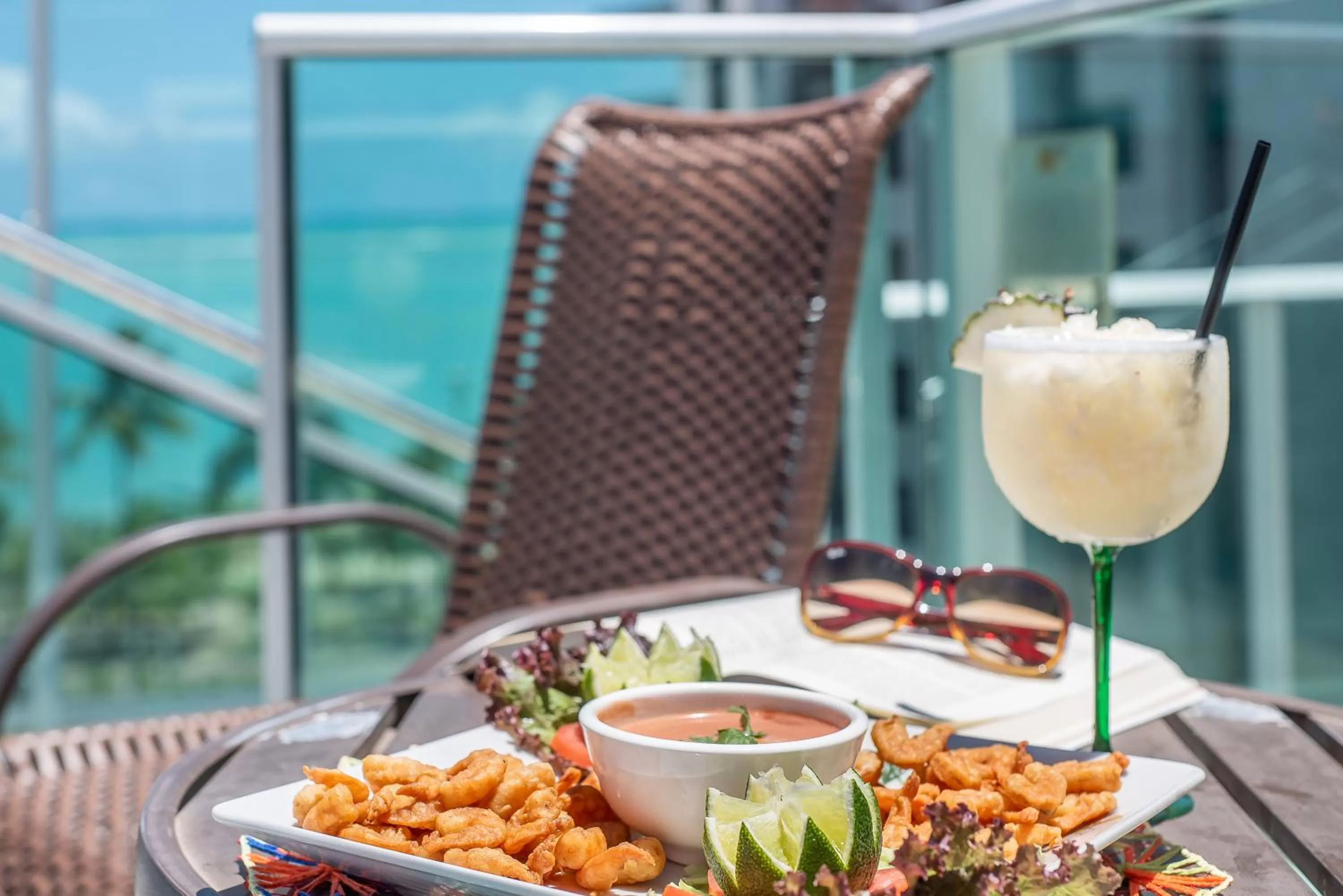 Swimming pool in Tambaqui Praia Hotel