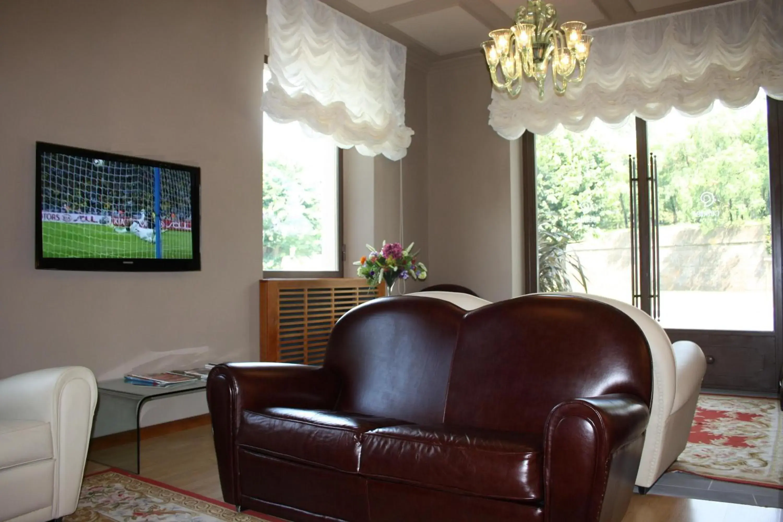 Communal lounge/ TV room, Seating Area in Albergo Celide