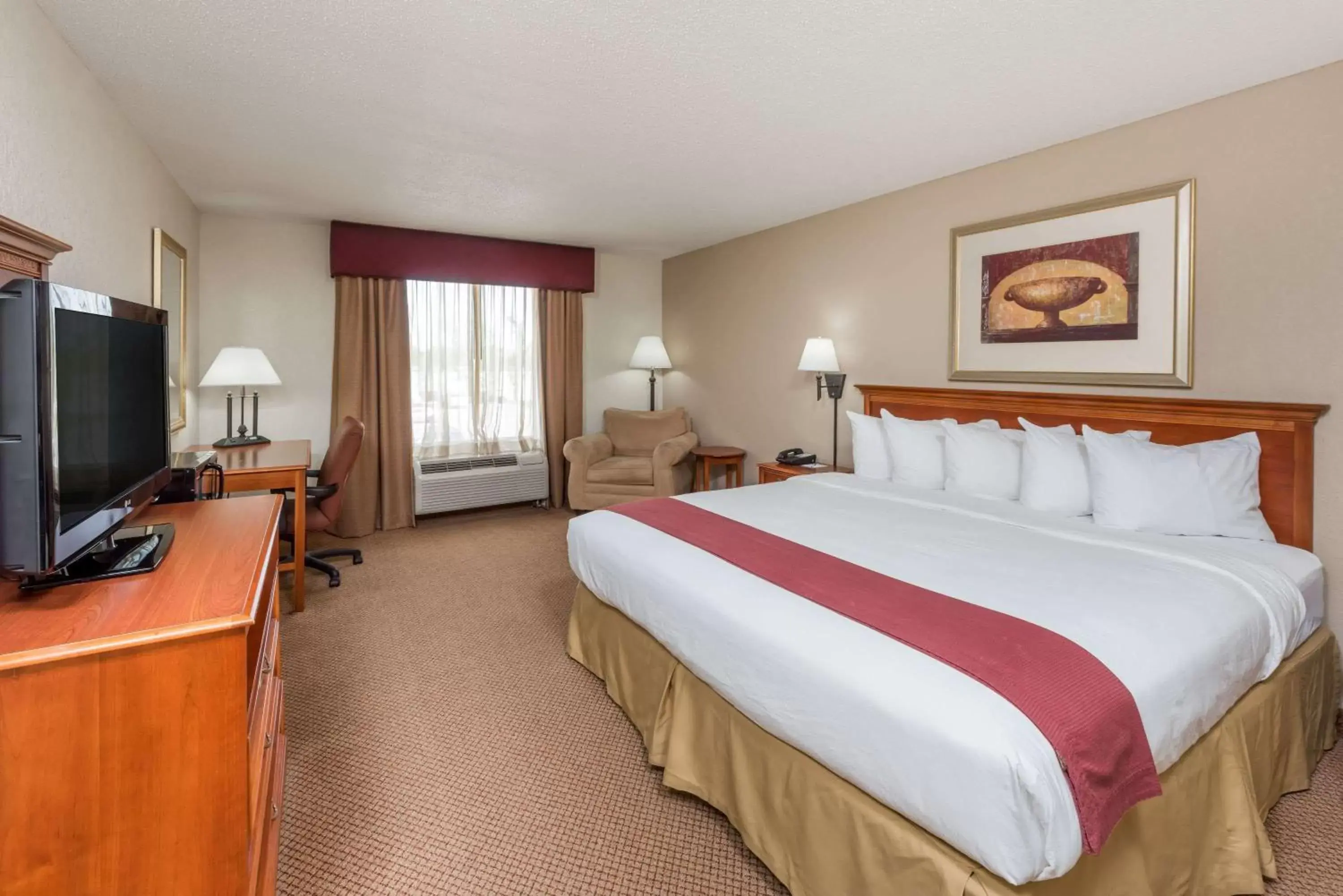 Photo of the whole room in Seasons Inn & Suites Highland
