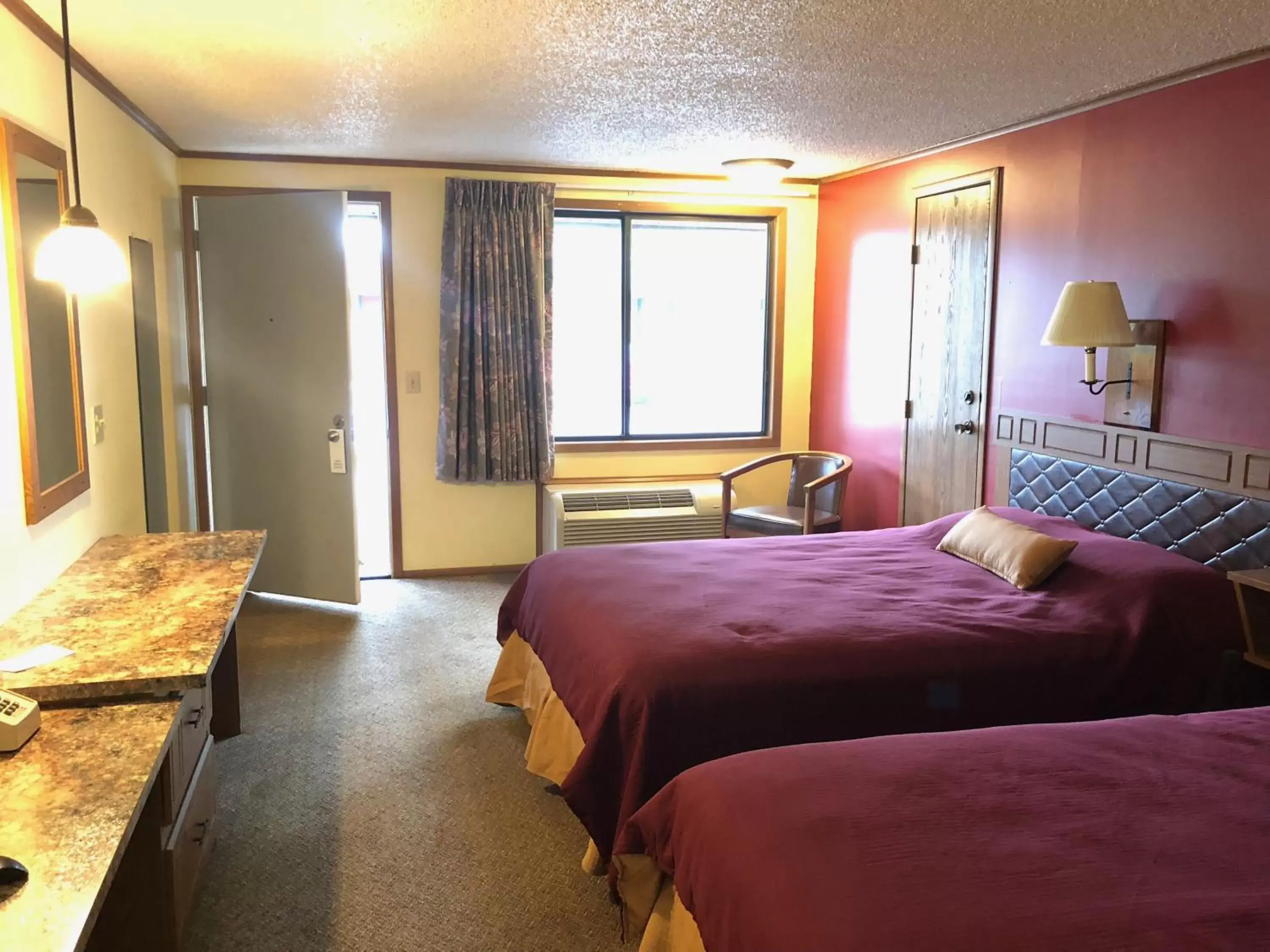 Bedroom in Arbor Inn of Historic Marshall