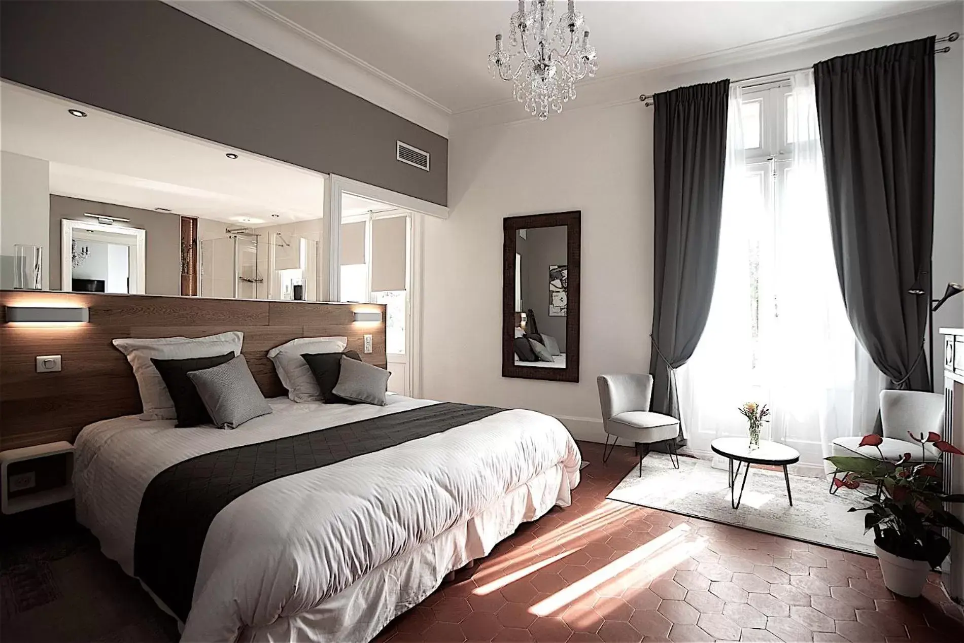 Deluxe King Room - single occupancy in La Domitia - Maison d'hôtes, massages & bien-être Deluxe King Room - single occupancy in La Domitia - Maison d'hôtes, massages & bien-être