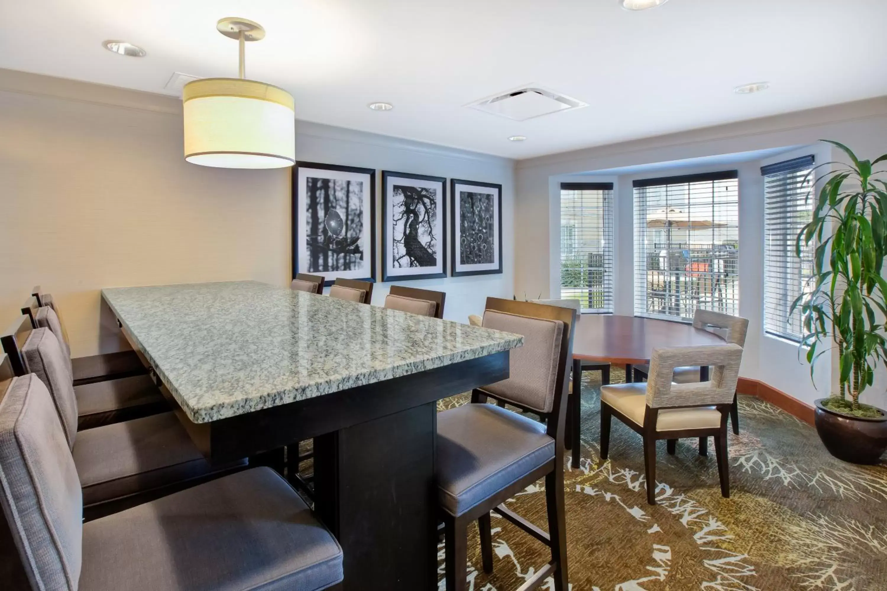 Breakfast, Dining Area in Staybridge Suites Cleveland Mayfield Heights Beachwood, an IHG Hotel