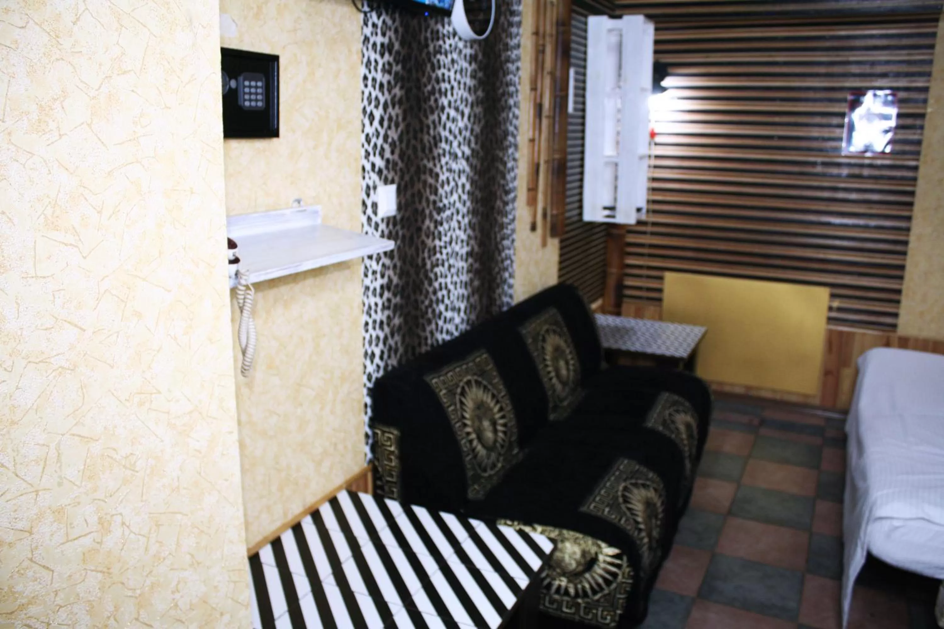 TV and multimedia in MAMBA HOTEL - готель в укритті