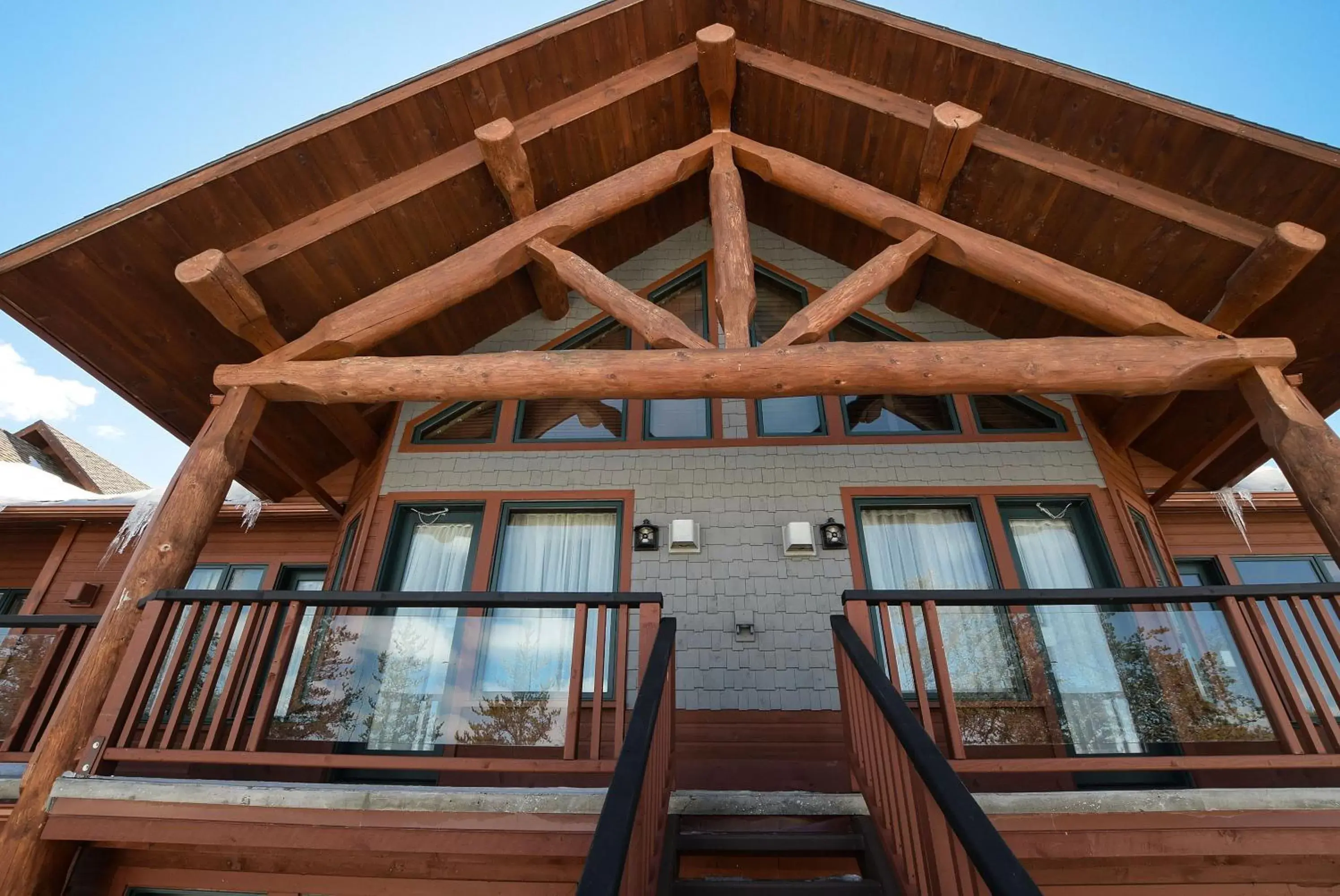 Property Building in Les Condos Du Lac Taureau- Rooms & Condos