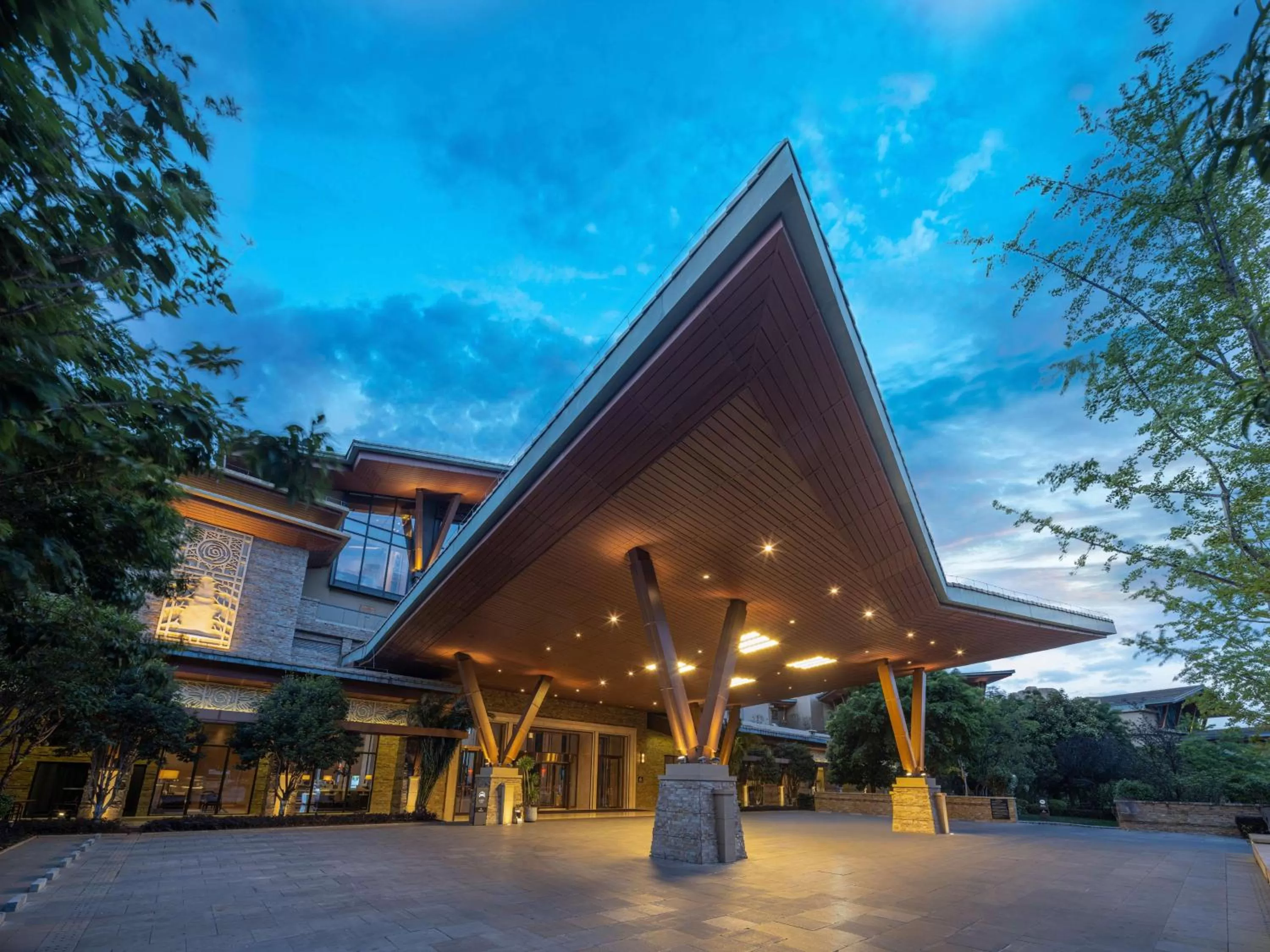 Property building in Hilton Dali Resort & Spa