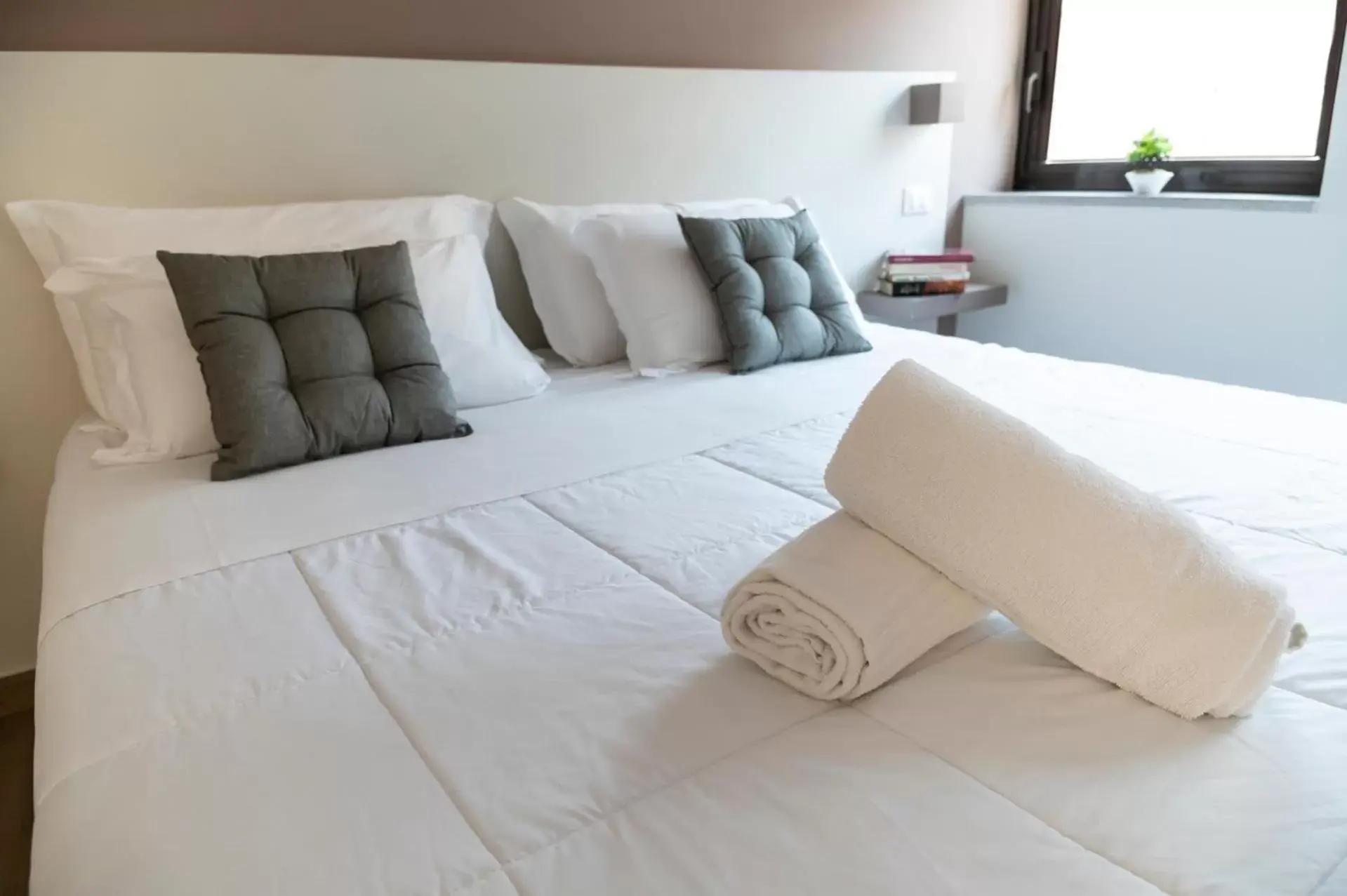 Bed in Ruggero Settimo - Room & Suite