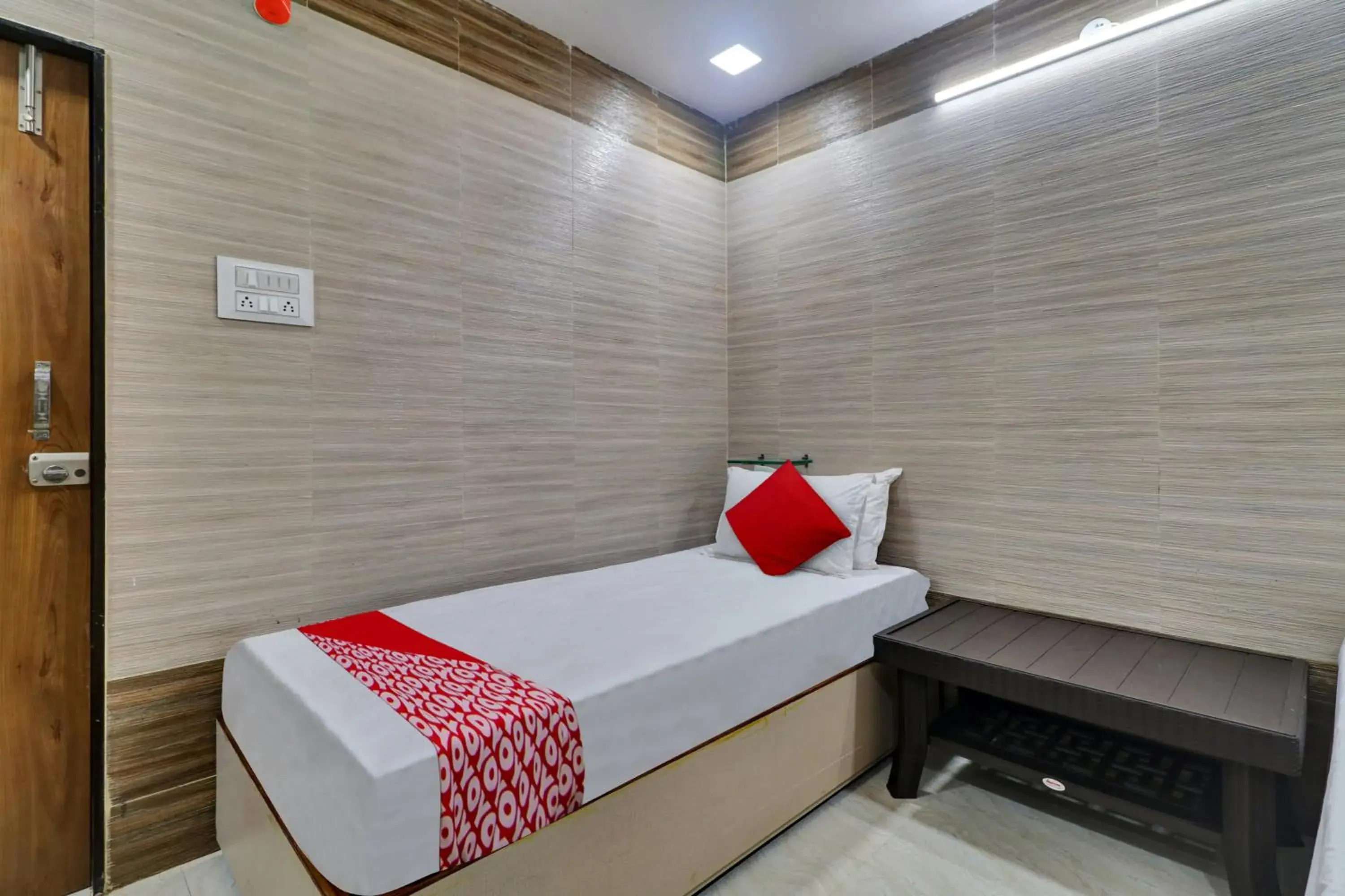 Bedroom, Bed in OYO Flagship Hotel Vallabha Residency