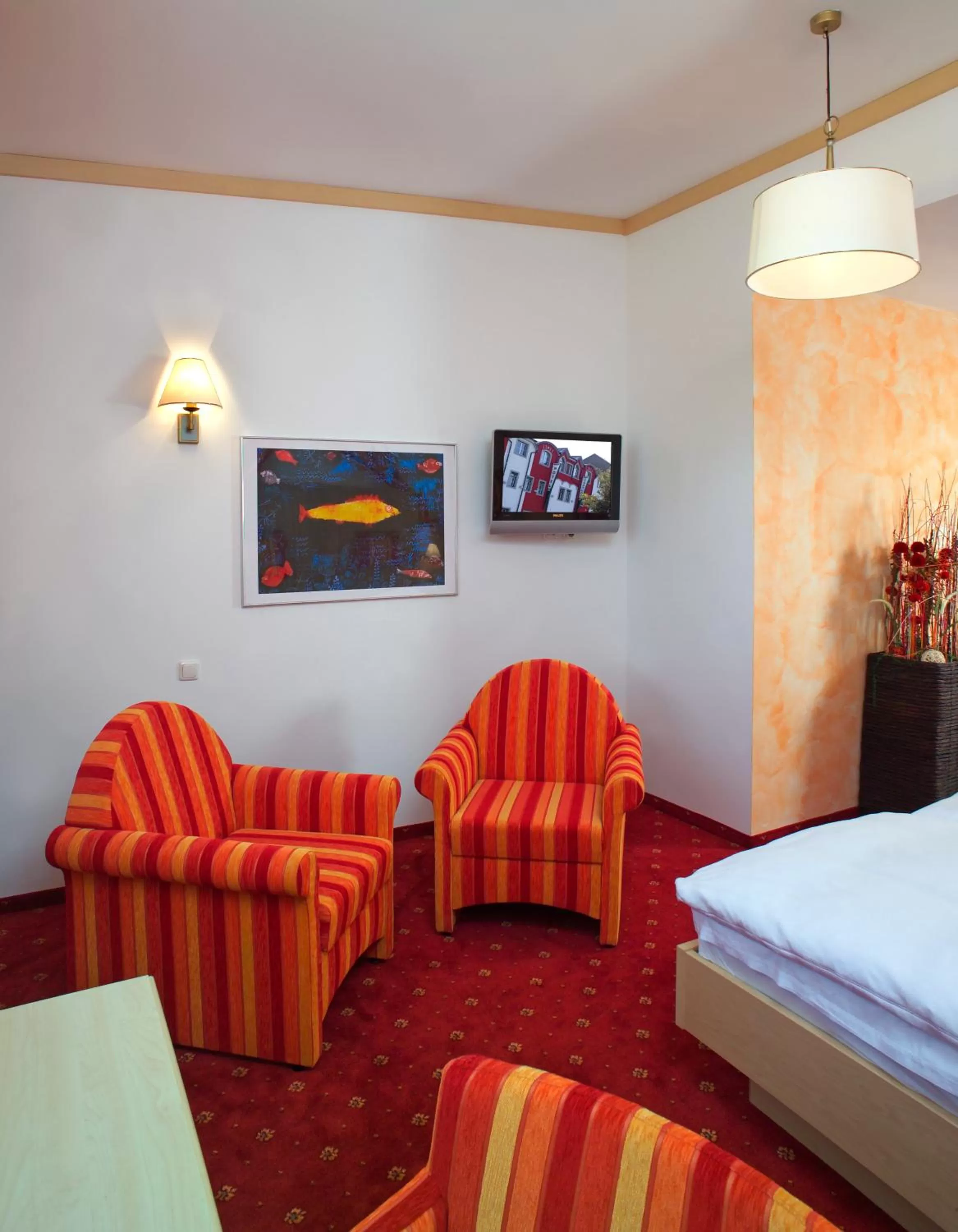 Seating area, Bed in Hotel Restaurant Wallner I contactless check-in