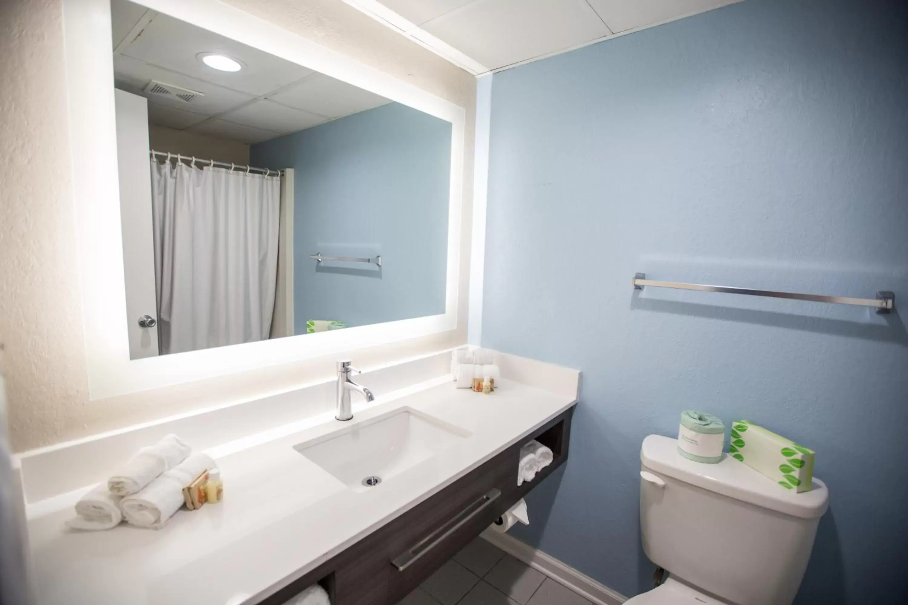 Bathroom in Tropical Seas Hotel