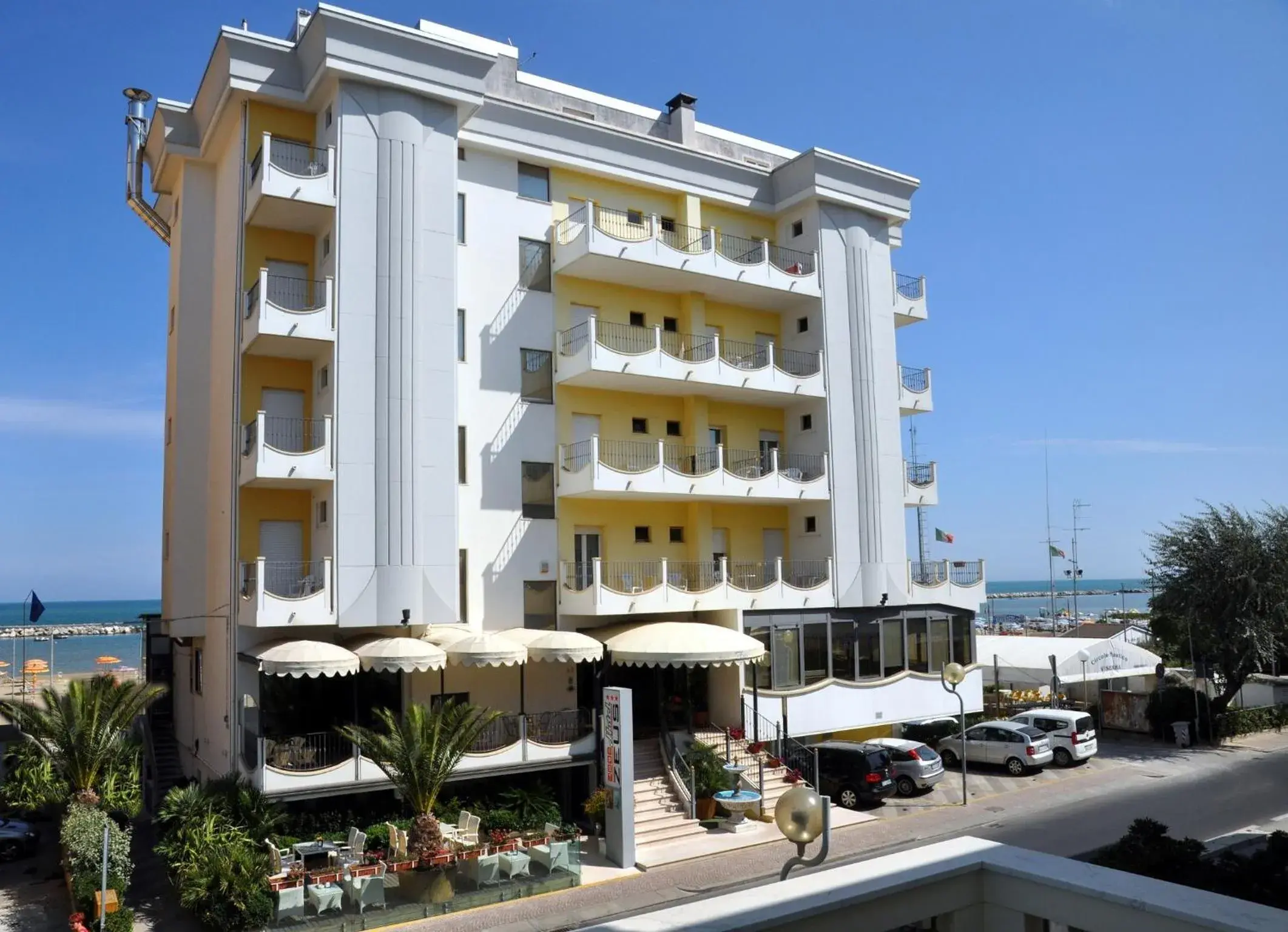 Facade/entrance, Property Building in Hotel Zeus