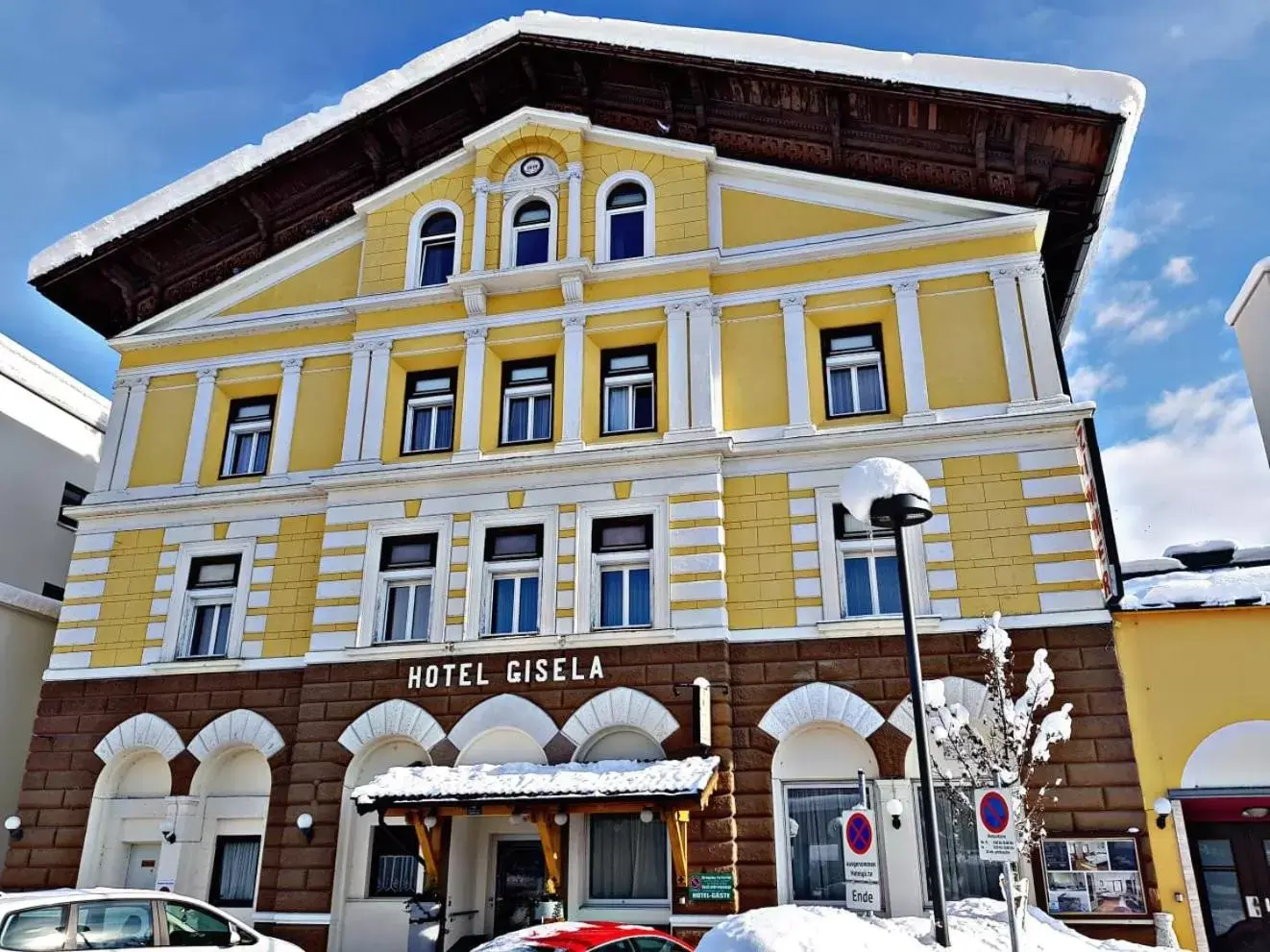 Facade/entrance, Property Building in Hotel Gisela