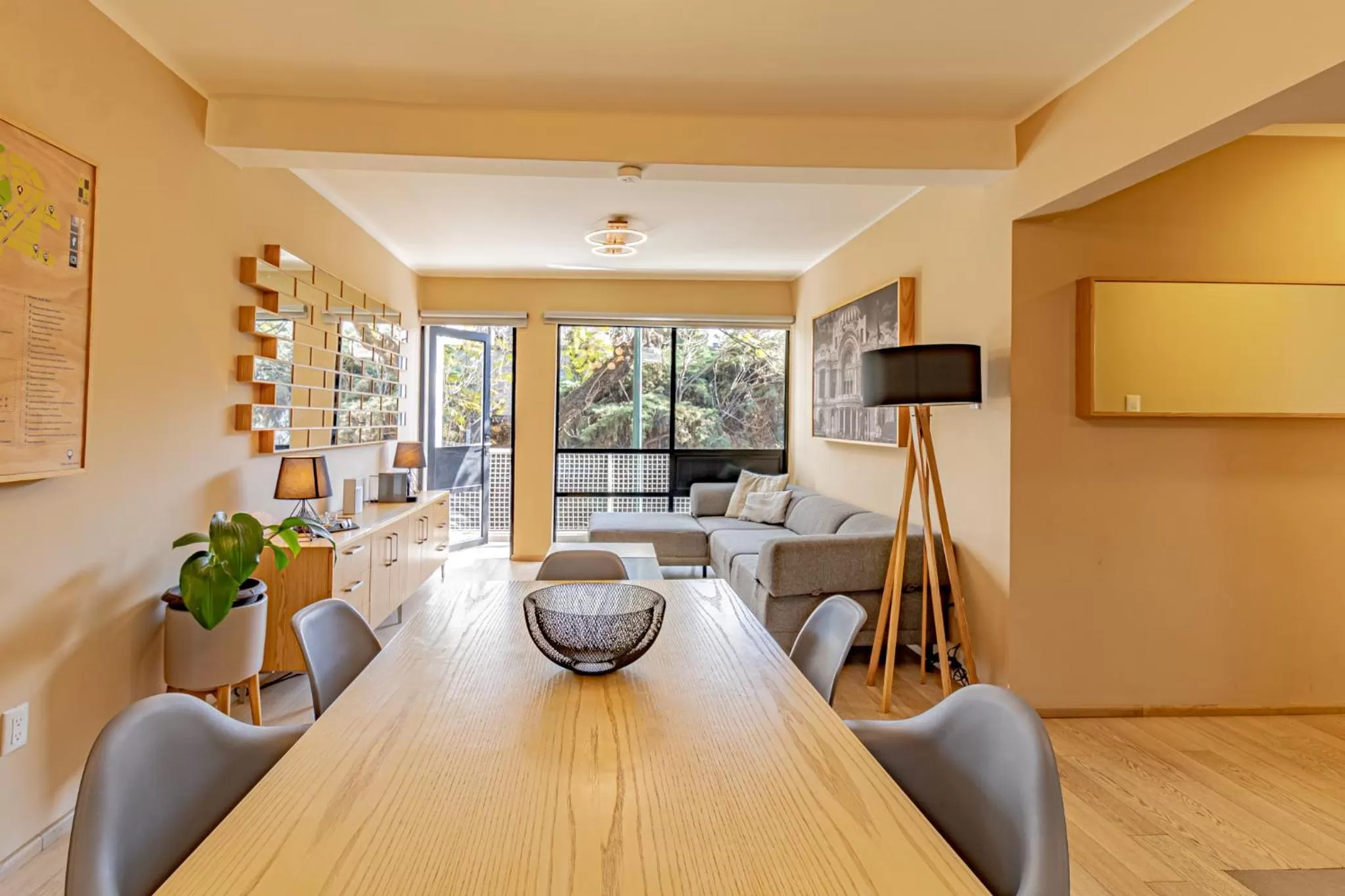 Dining area in Mi Zona Lodging WTC