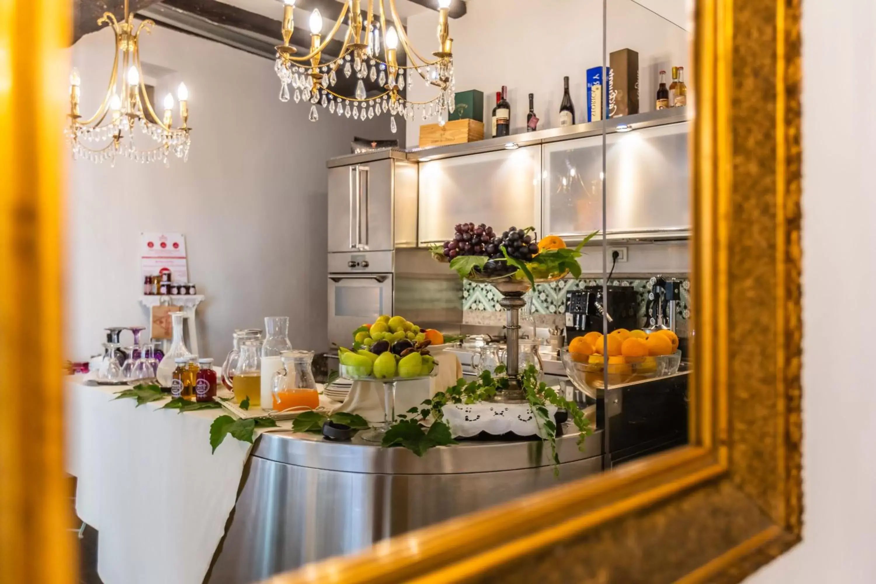 Photo of the whole room, Kitchen/Kitchenette in B&B dei Papi Boutique Hotel