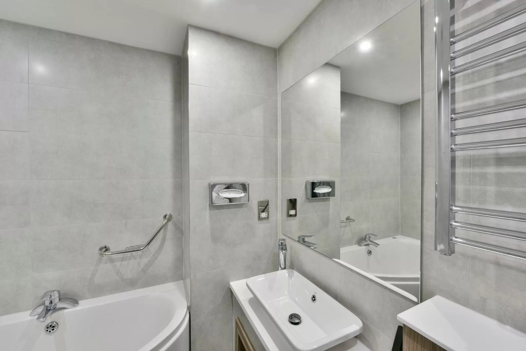 Bathroom in Holiday Inn - Manchester - Oldham by IHG