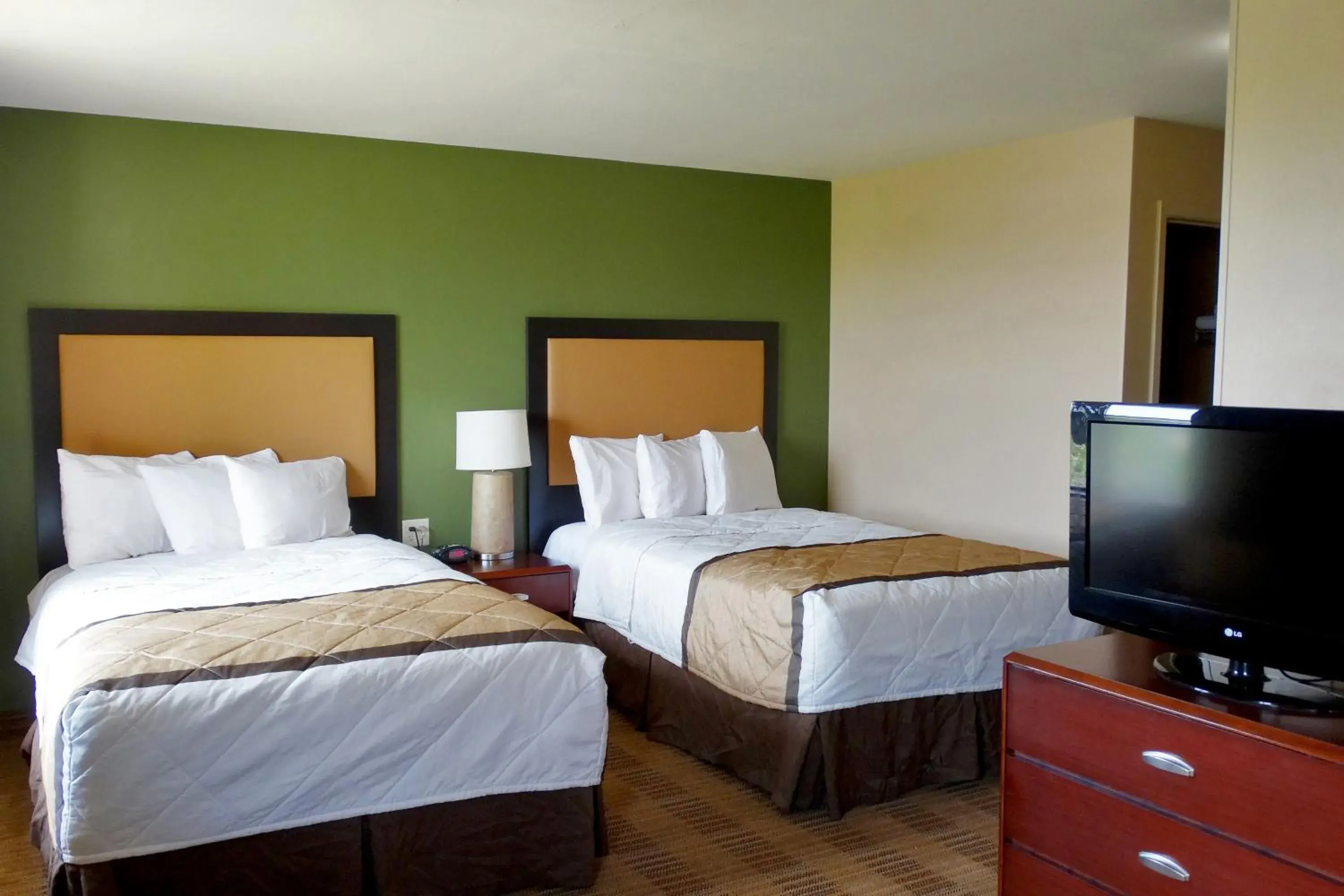 TV and multimedia, Bed in Extended Stay America Suites - Phoenix - Chandler - E Chandler Blvd
