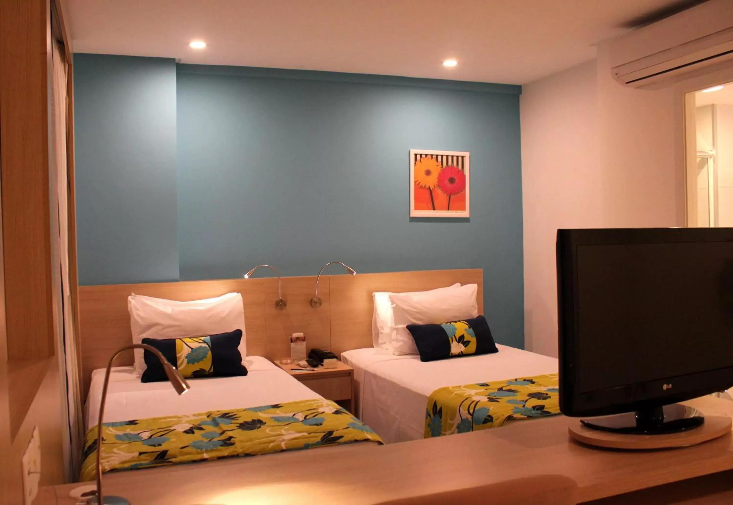 Bedroom, TV/Entertainment Center in Quality Hotel Manaus