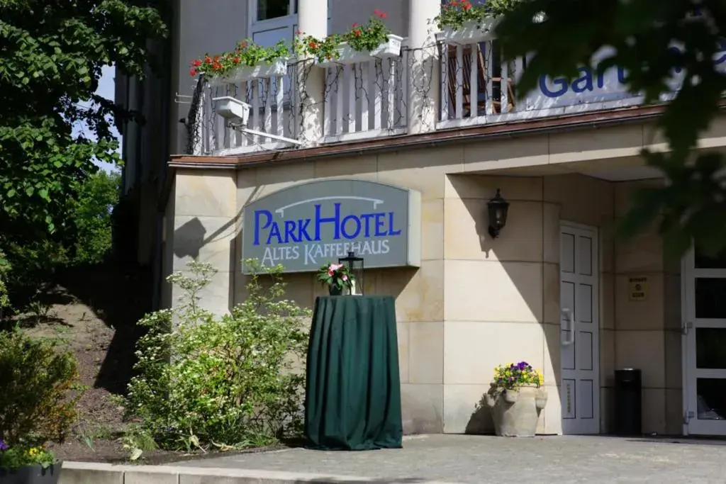 Facade/entrance, Property Building in Parkhotel Altes Kaffeehaus