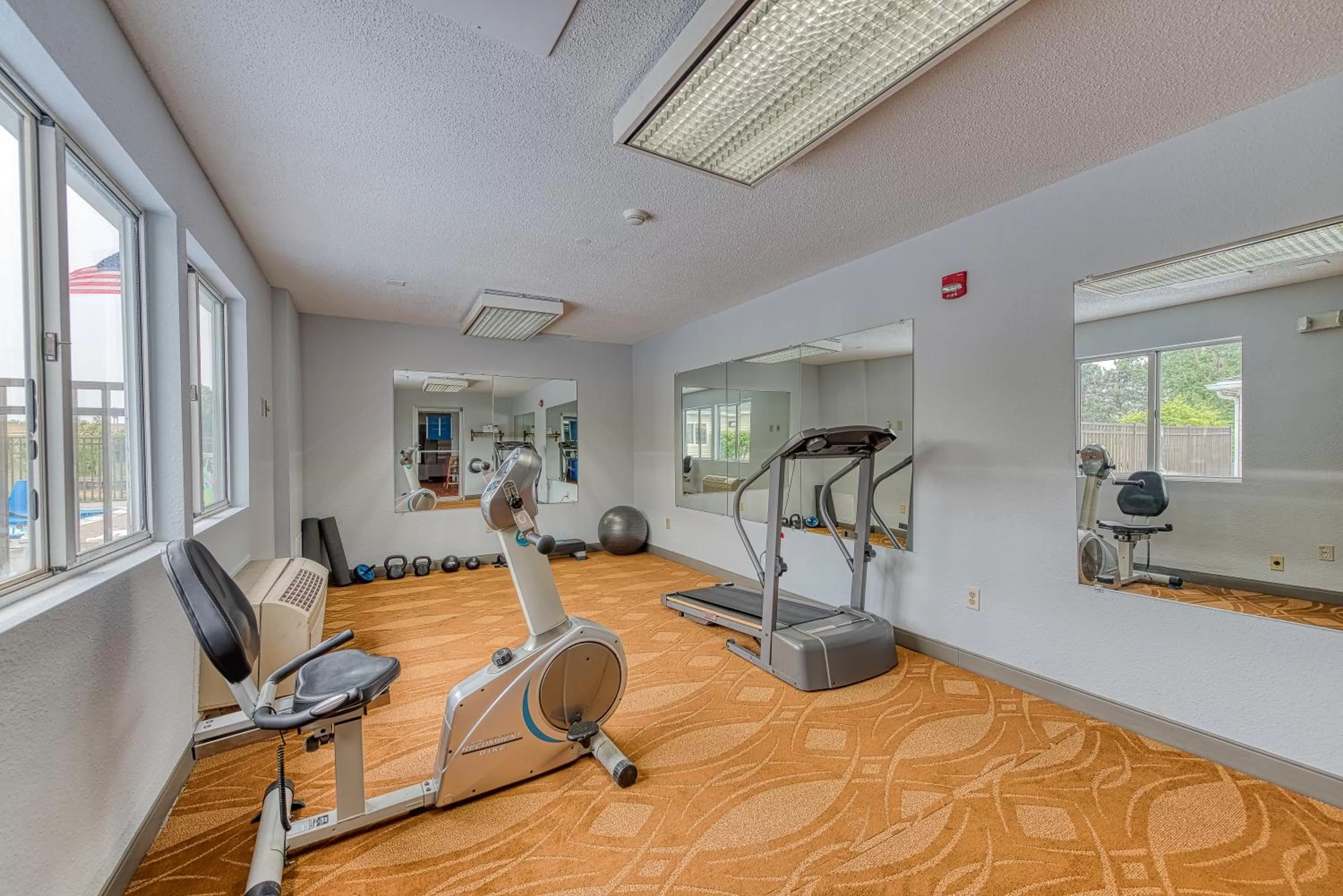 Fitness centre/facilities in American Inn & suites