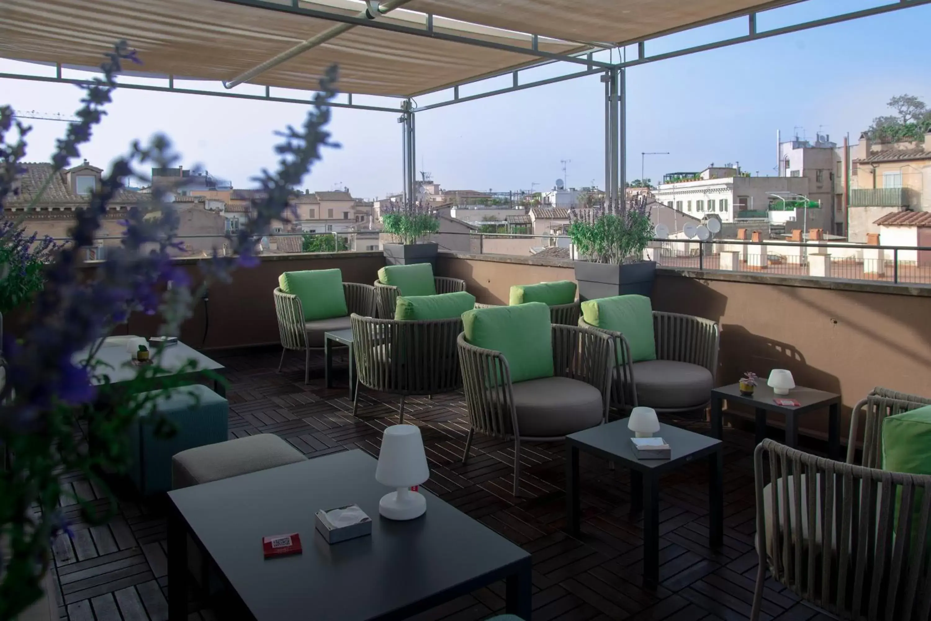 Lounge or bar, Restaurant/Places to Eat in Hotel Indigo Rome - St. George, an IHG Hotel
