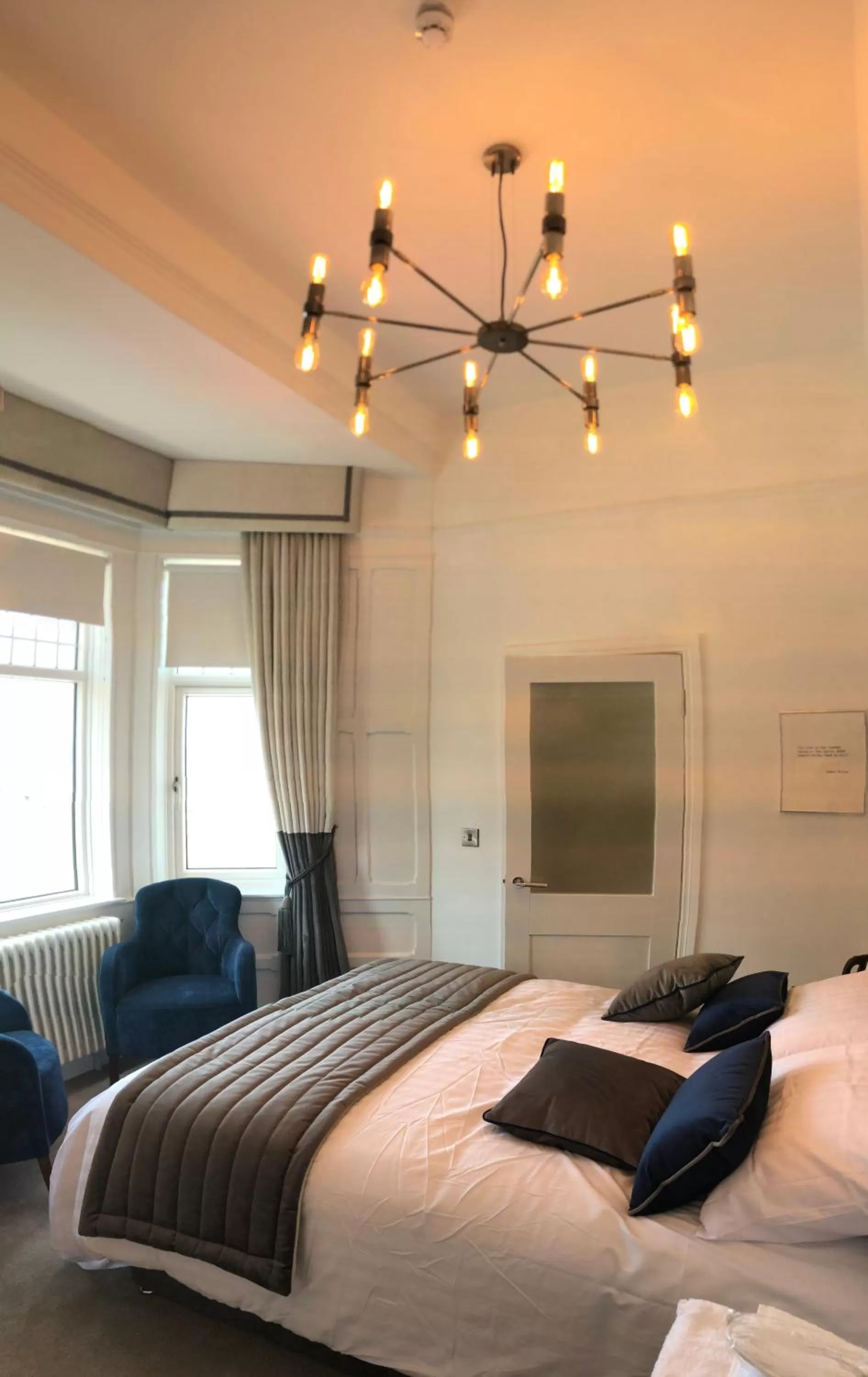 Photo of the whole room, Bed in The Strand Hotel, the former residence of Oscar Wilde