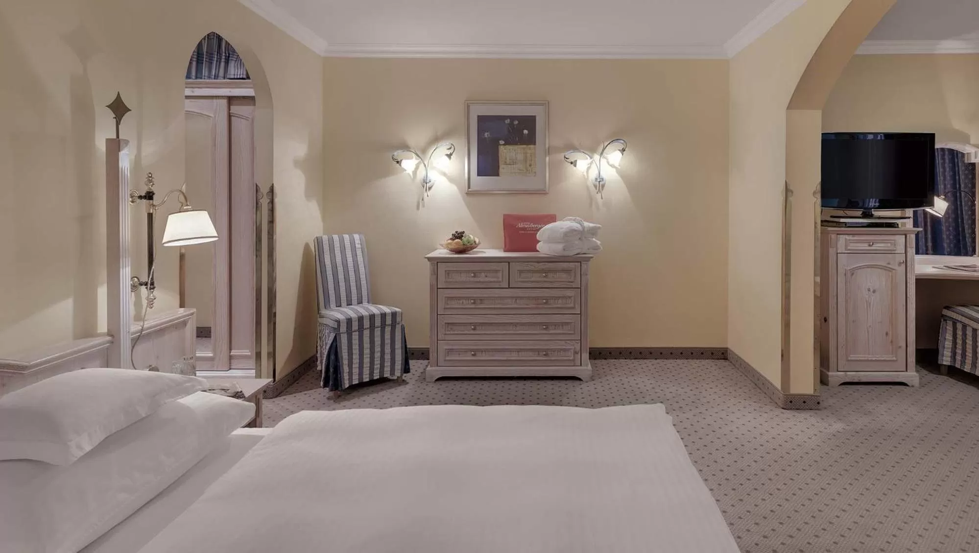 TV and multimedia, Bed in Hotel Almesberger