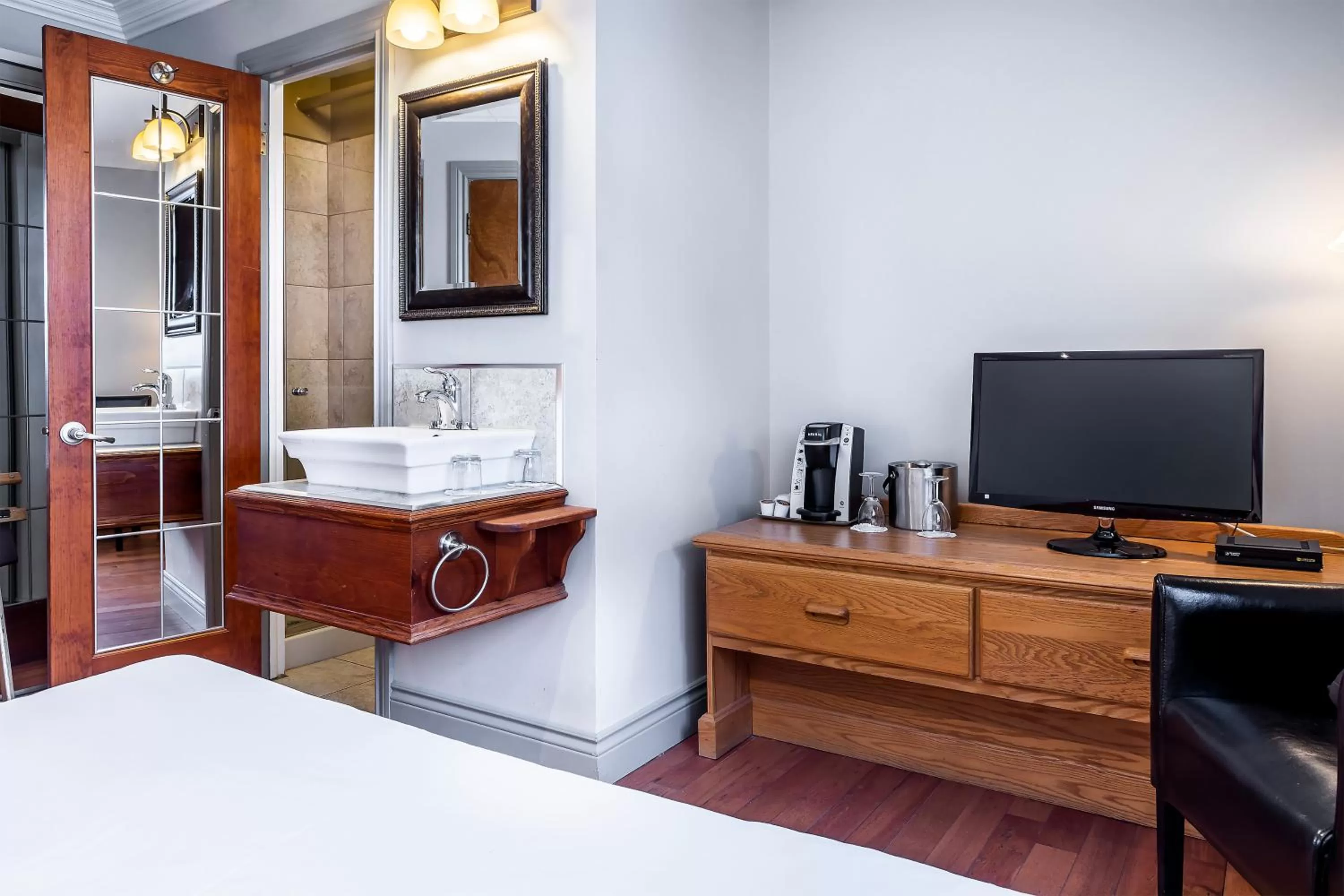 Bed in Hotel Maison du Général