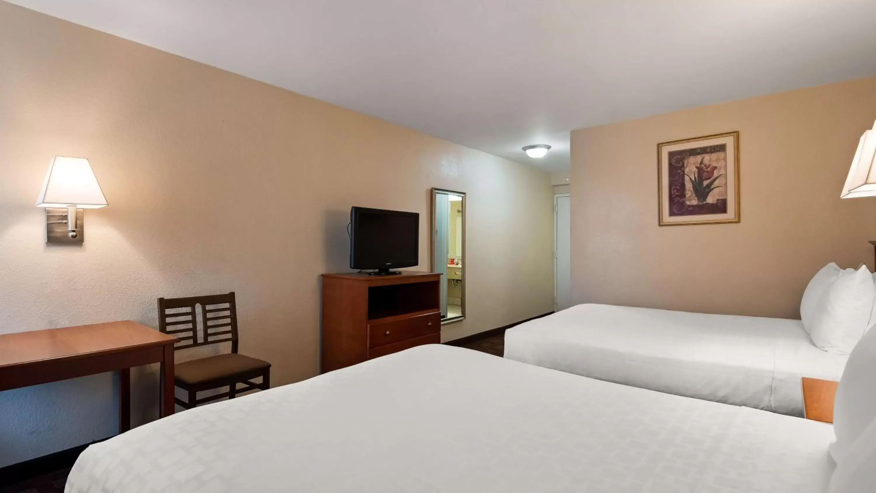 Photo of the whole room, Bed in SureStay Hotel by Best Western East Brunswick