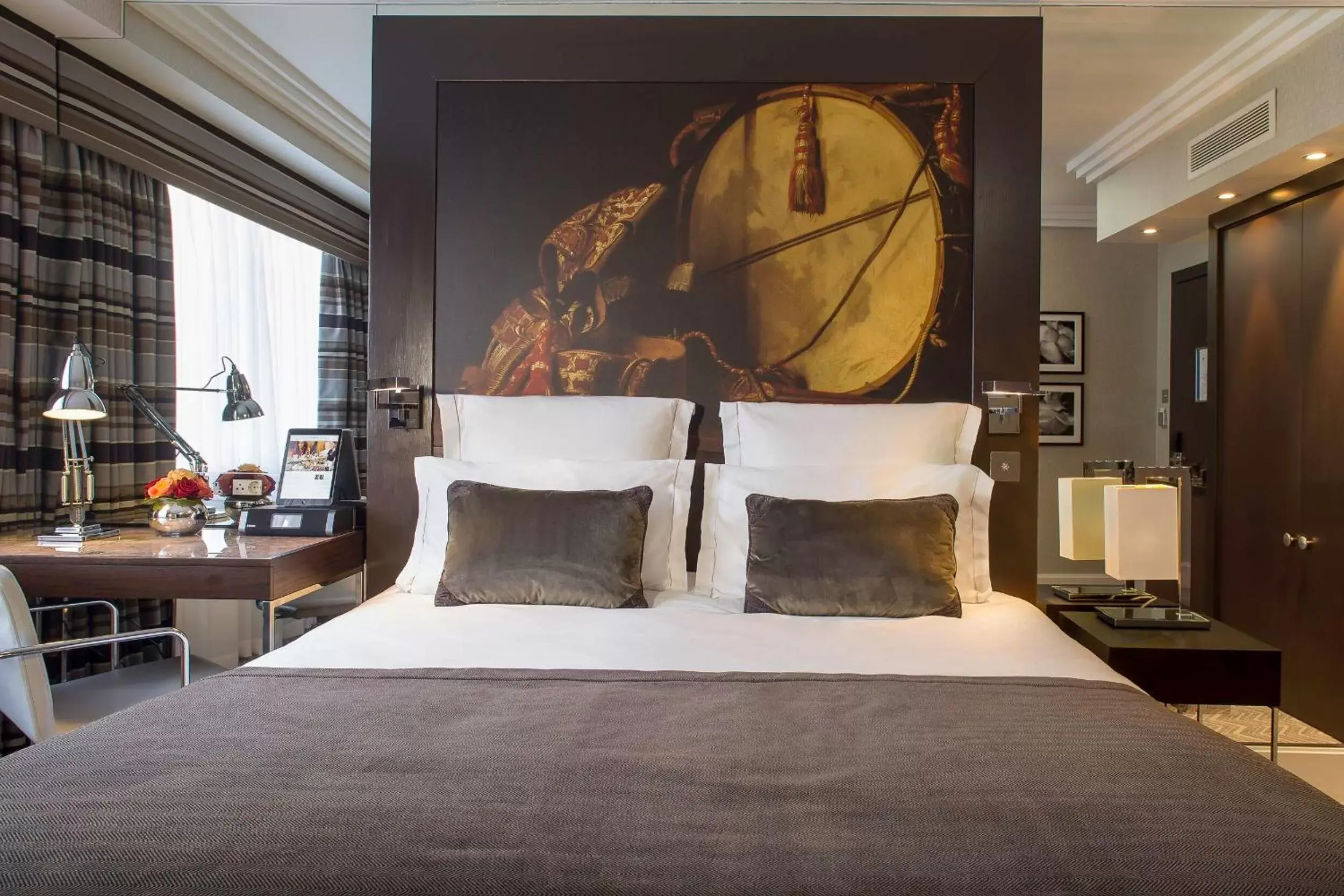 Bedroom, Bed in Jumeirah Lowndes Hotel