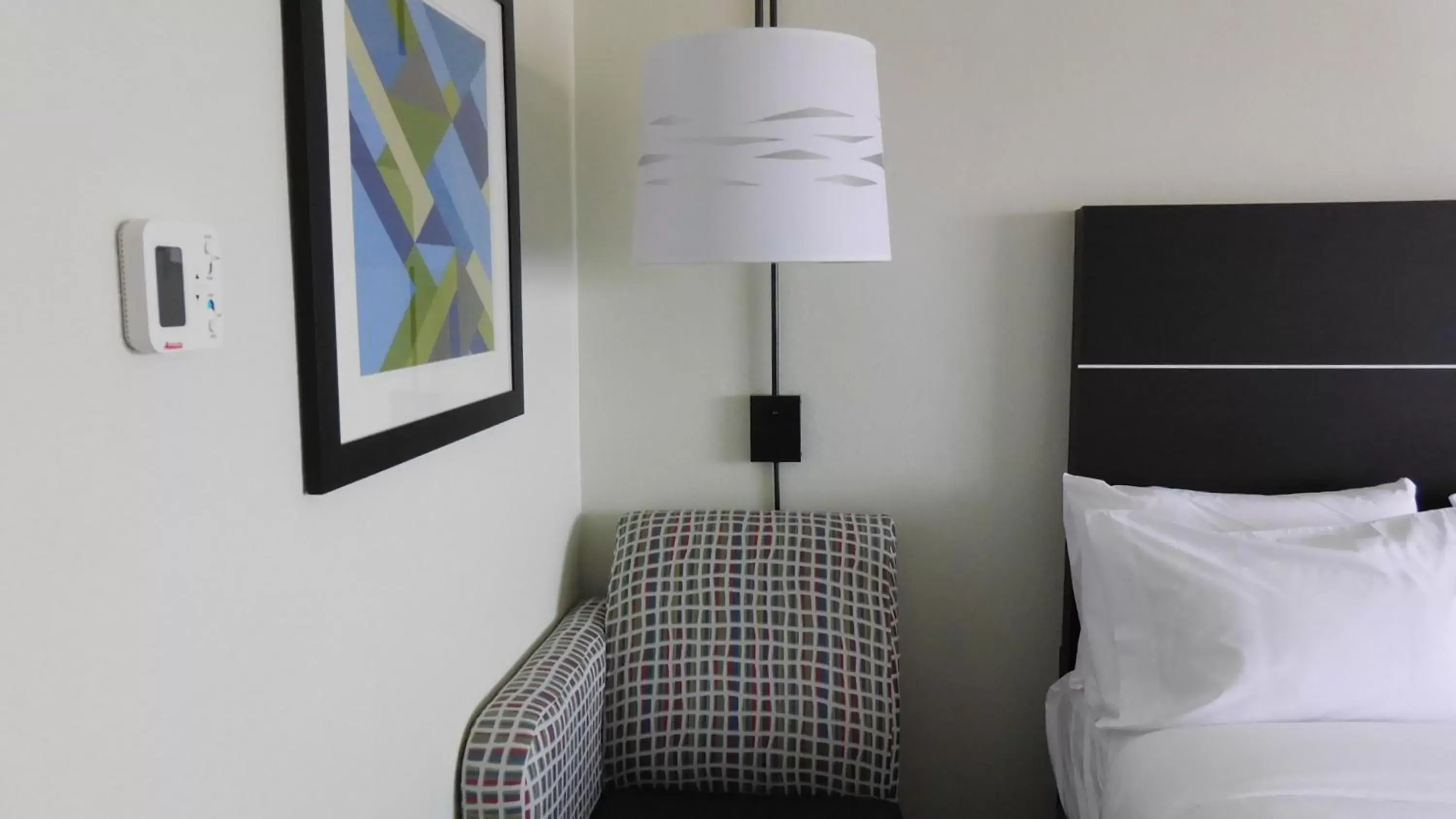 Seating area, TV/Entertainment Center in Holiday Inn Express - Coventry S - West Warwick Area, an IHG Hotel