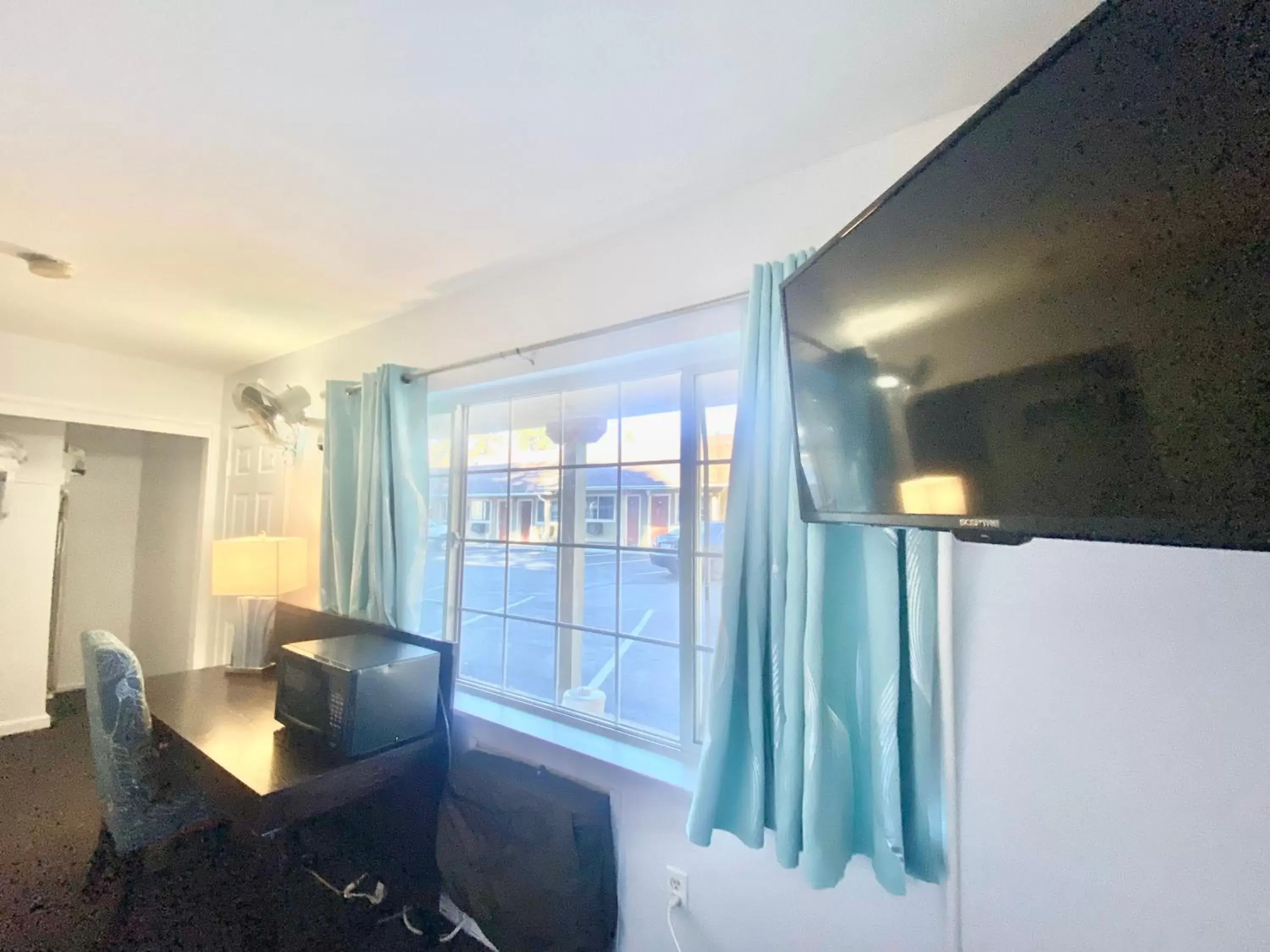 Pool view in Bluebird Day Inn & Suites Pool view in Bluebird Day Inn & Suites