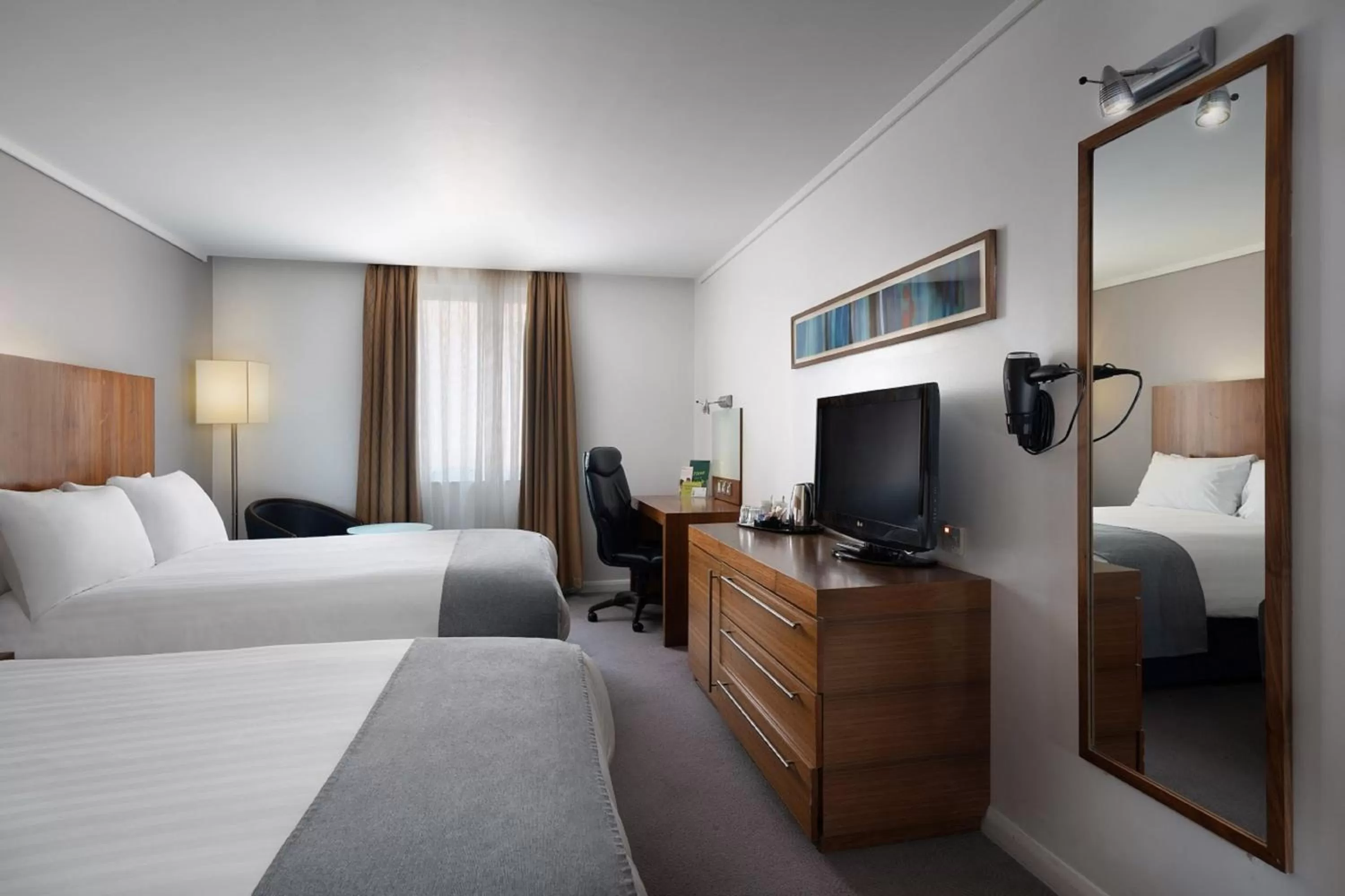 Photo of the whole room, Bed in Holiday Inn London Camden Lock by IHG