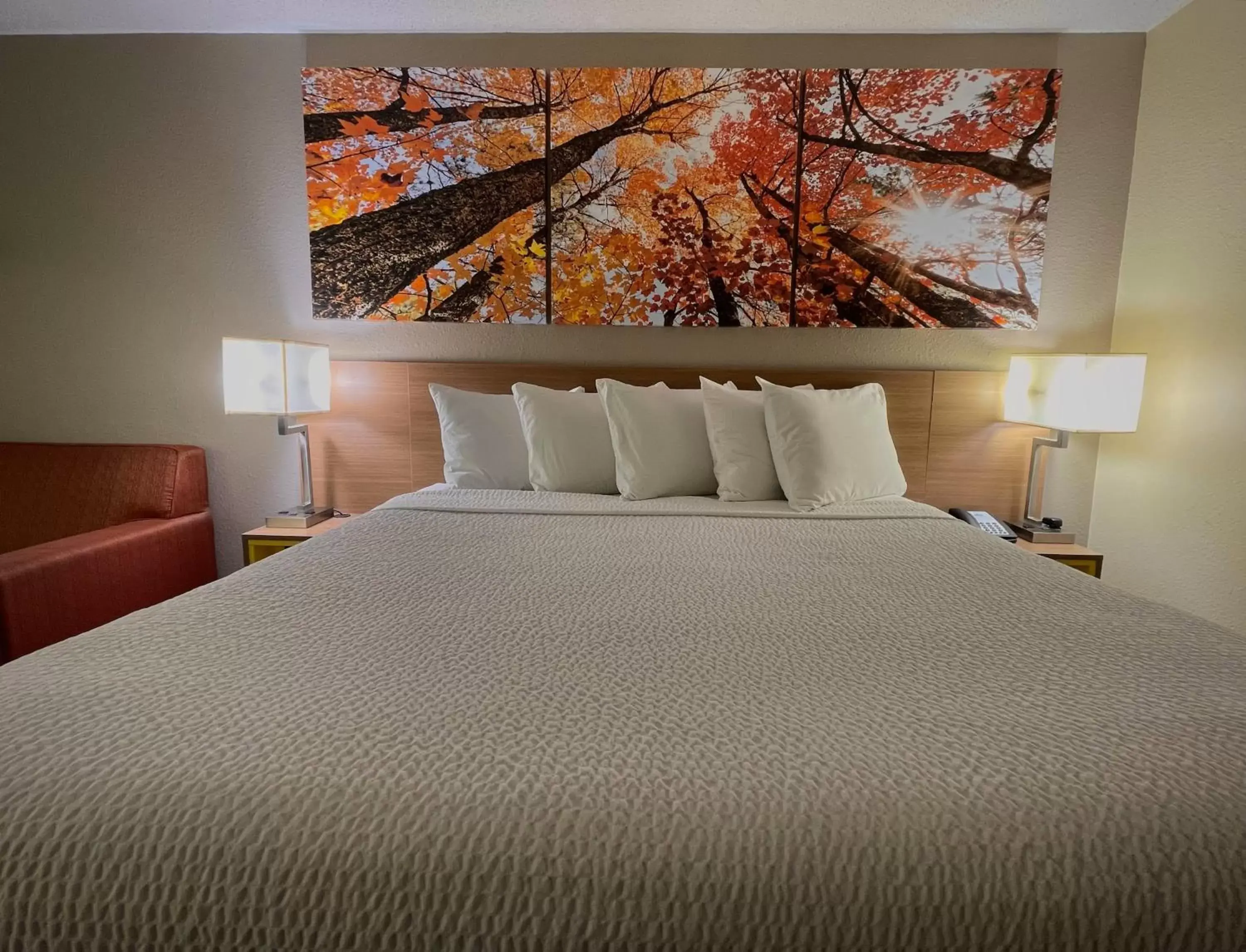 Bed in Days Inn & Suites by Wyndham Kaukauna WI