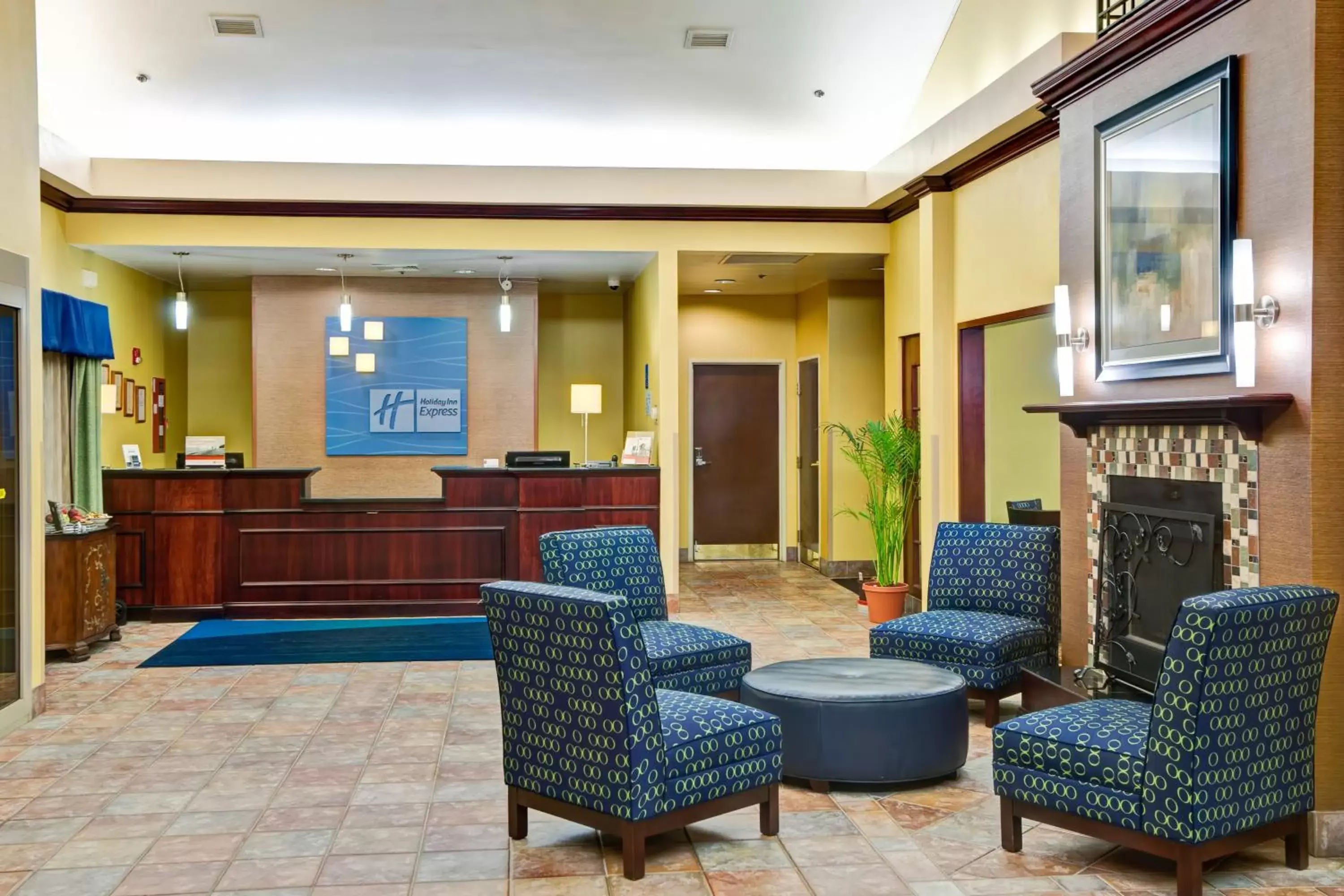 Property building, Lobby/Reception in Holiday Inn Express Hotel & Suites Christiansburg, an IHG Hotel