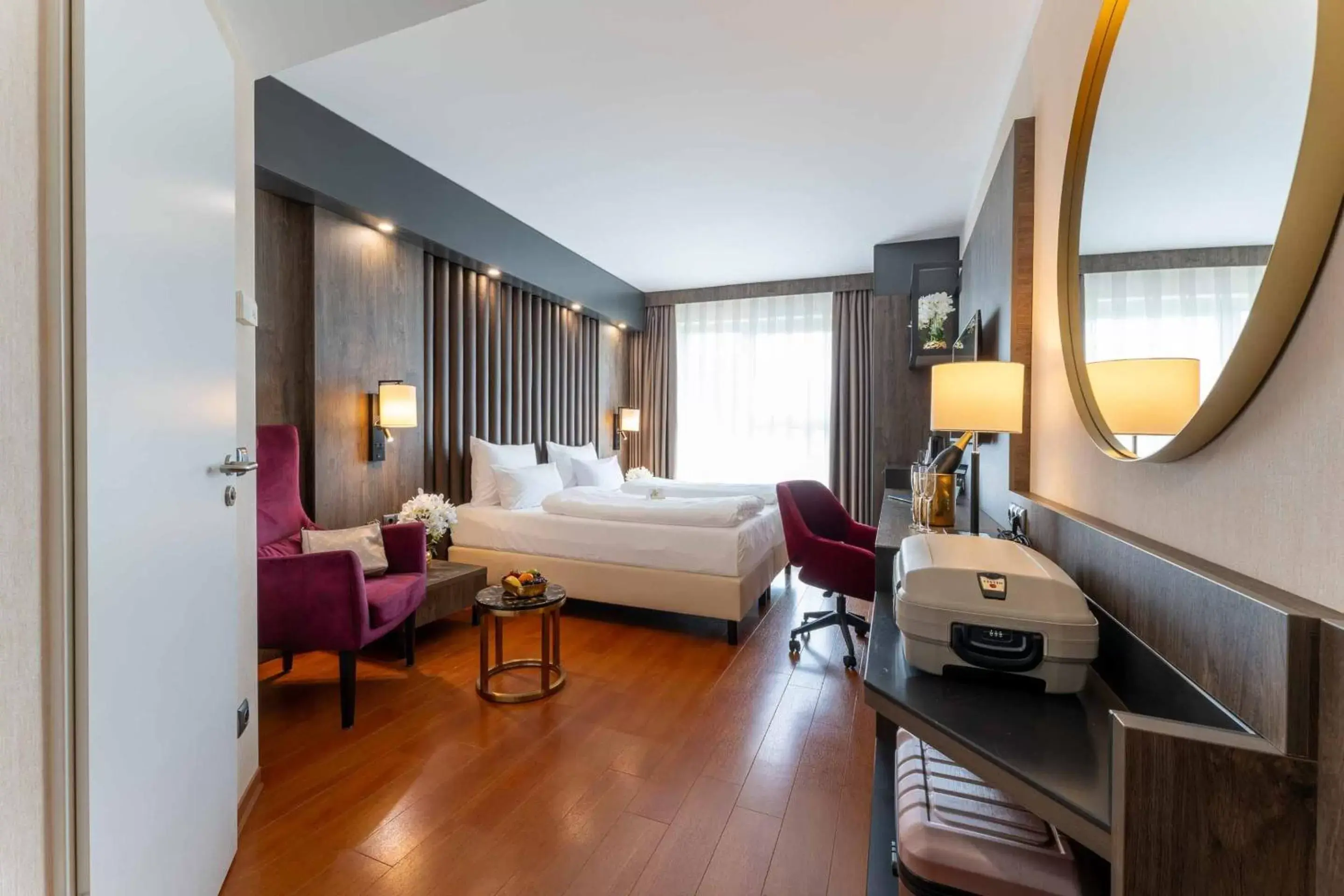 Photo of the whole room, Bed in PLAZA Premium Karlsruhe Photo of the whole room, Bed in PLAZA Premium Karlsruhe