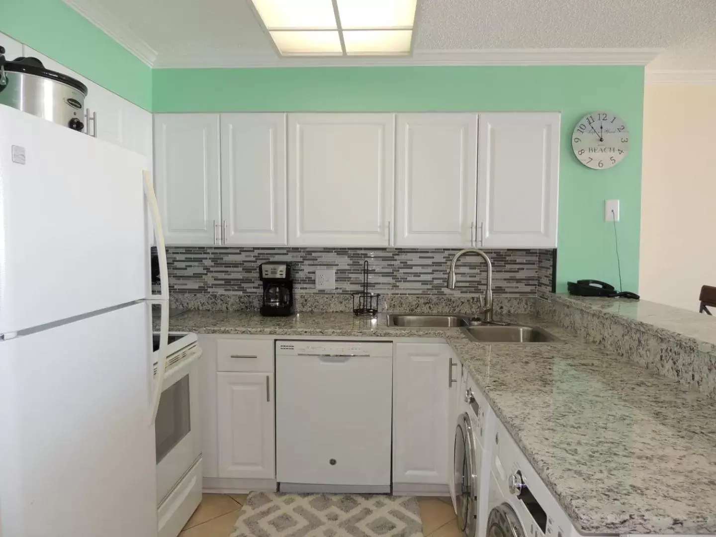 Kitchen or kitchenette, Kitchen/Kitchenette in Beach Vacation Condos South