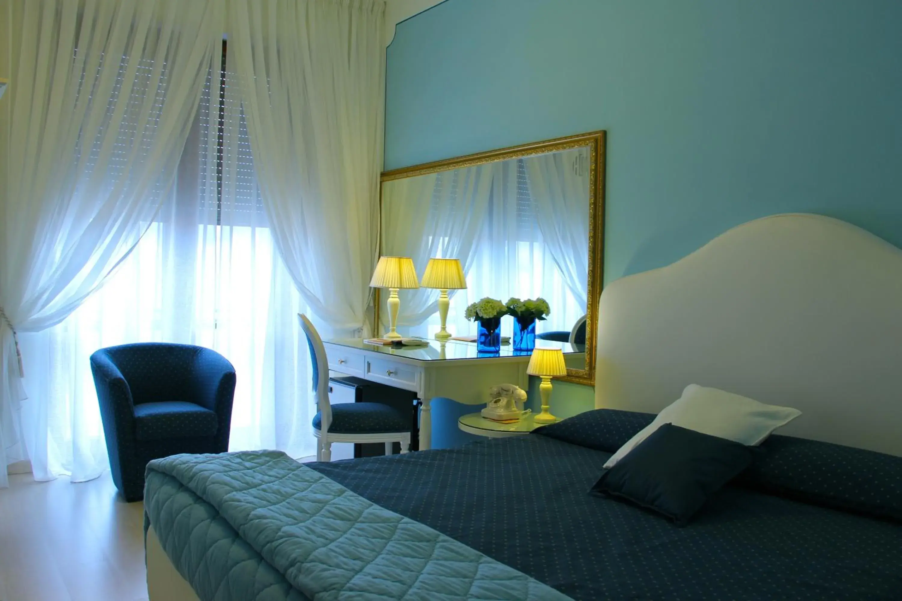 Photo of the whole room, Bed in Hotel Continentale