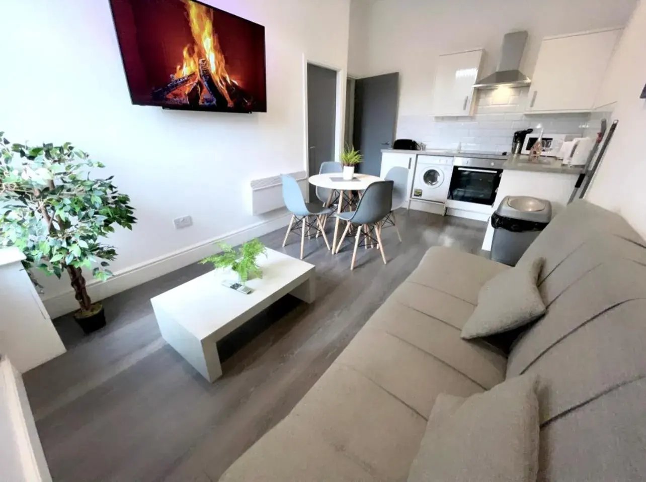 Living room, Seating Area in Albert Luxury Hottub and Jacuzzi Apartments