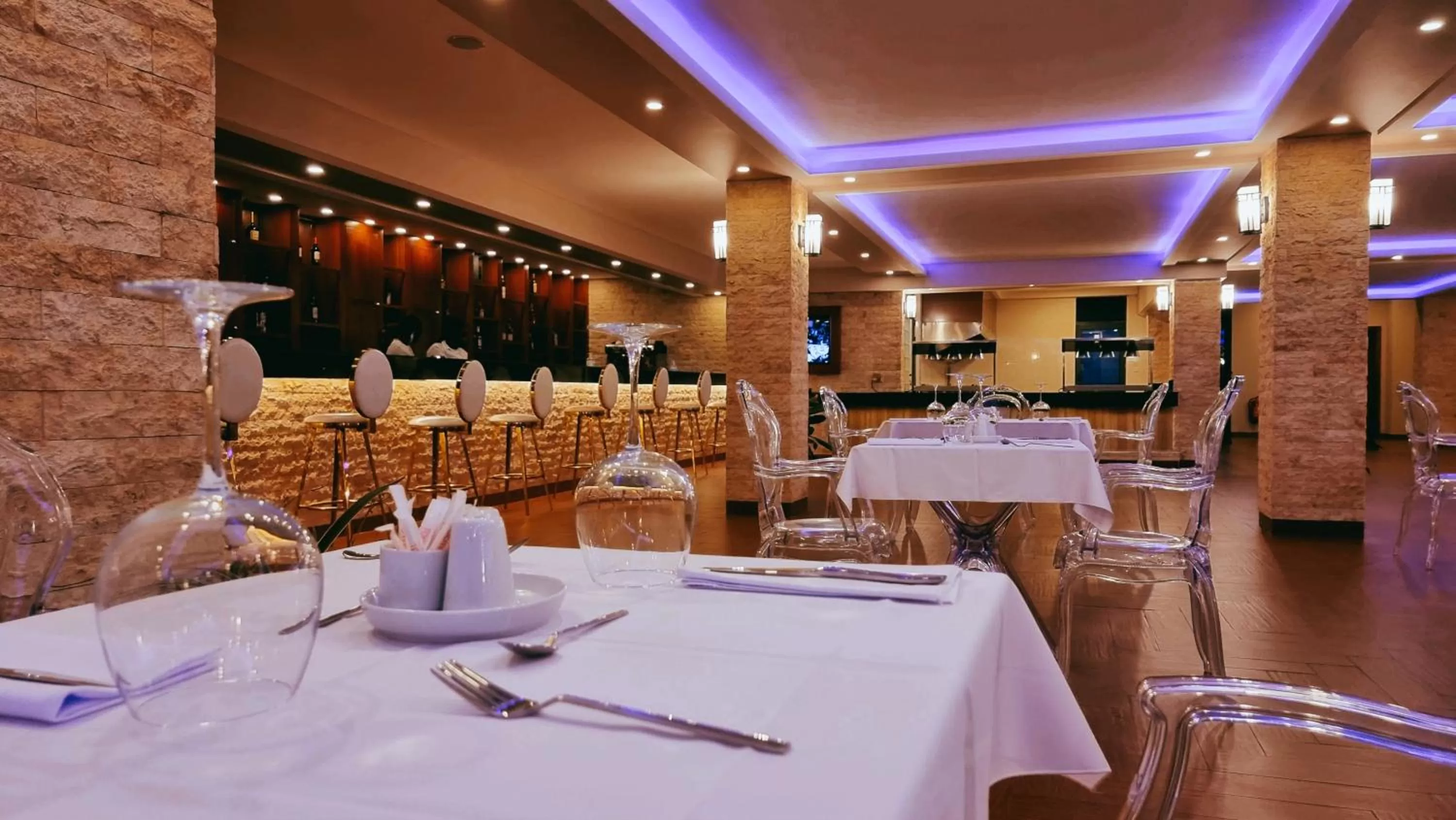 Restaurant/places to eat in El Doria Hotel