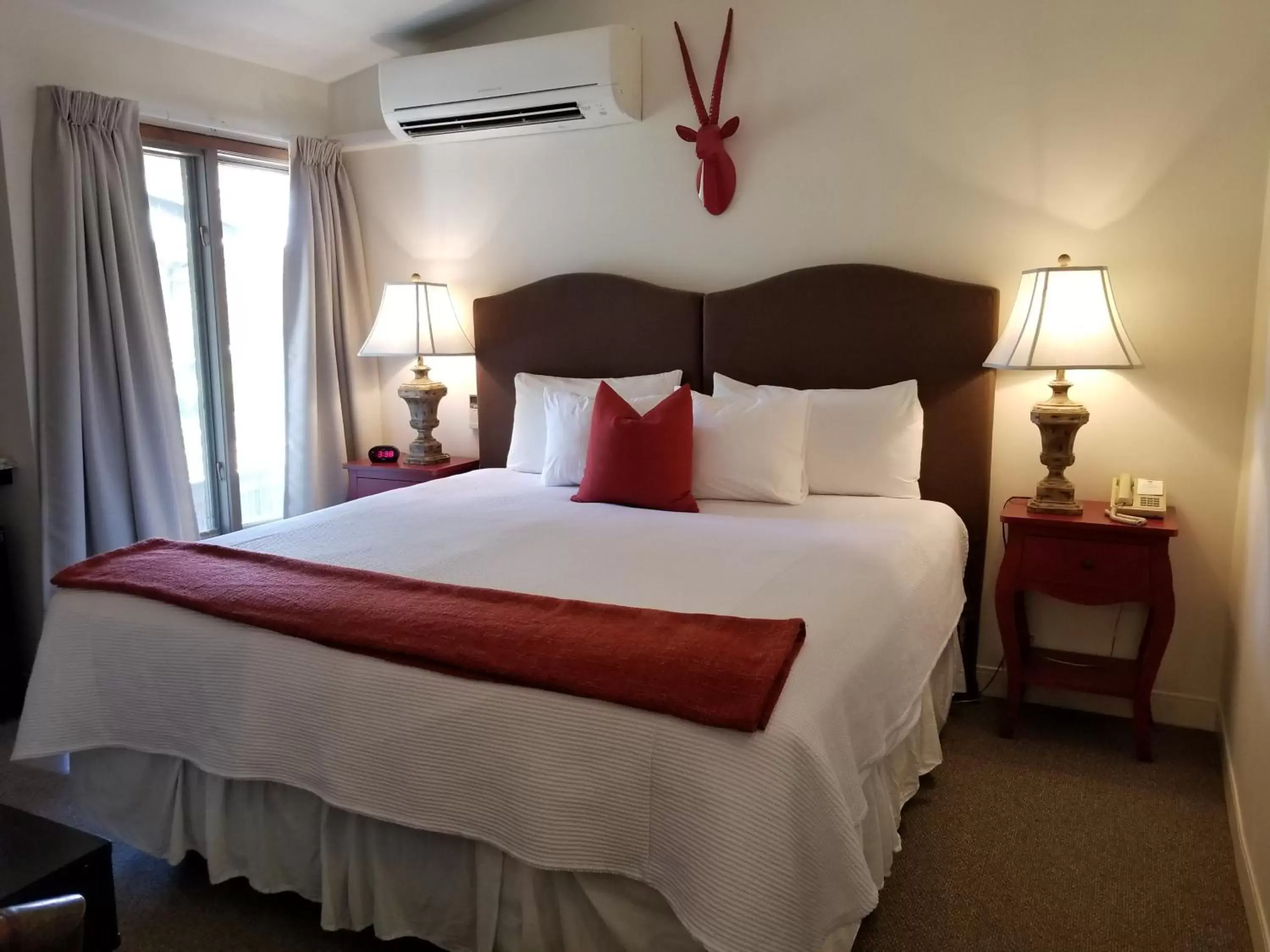 King Room - Non-Smoking in Cedar Creek King Room - Non-Smoking in Cedar Creek