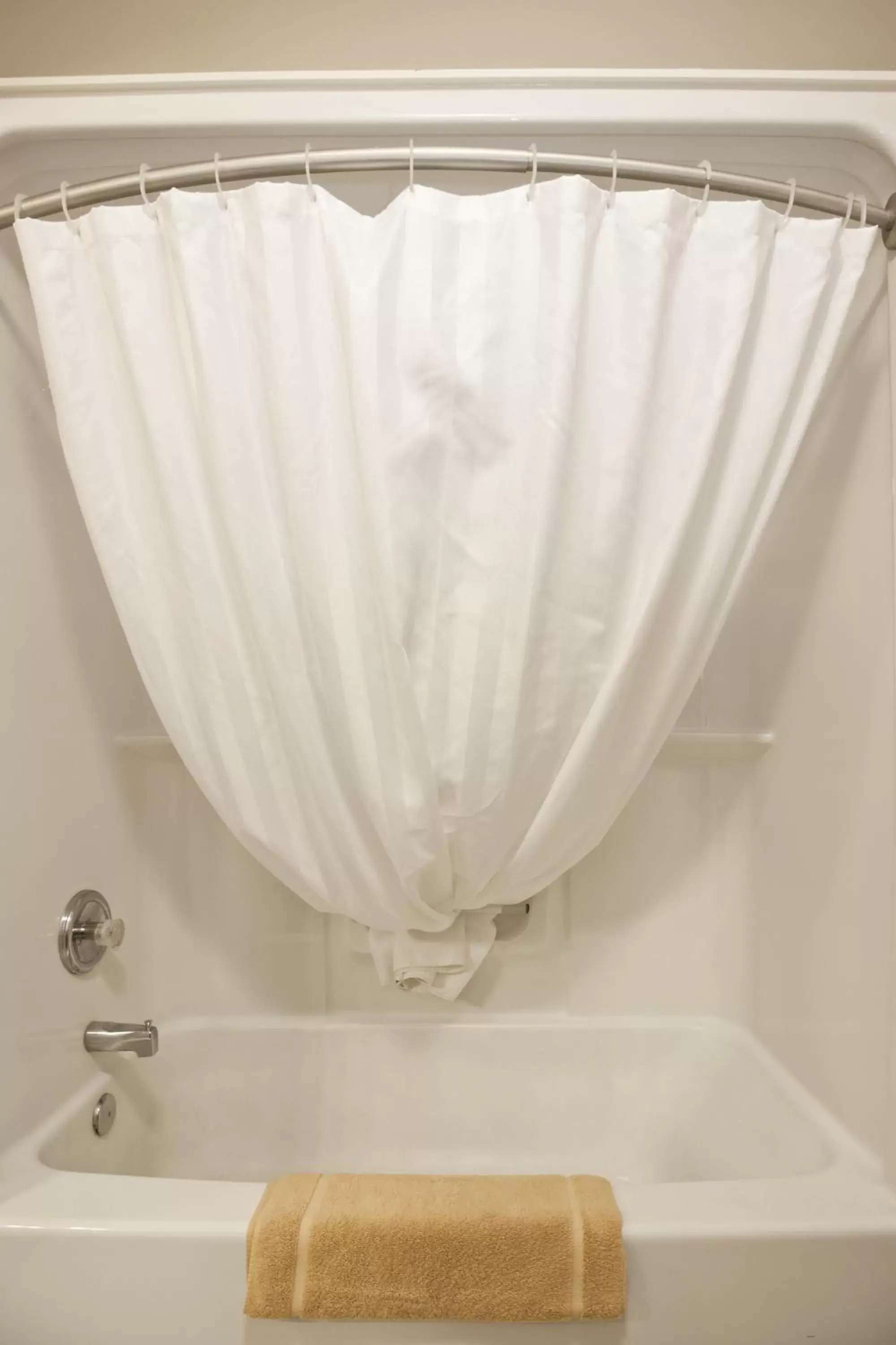 Shower, Bathroom in Bow River Inn