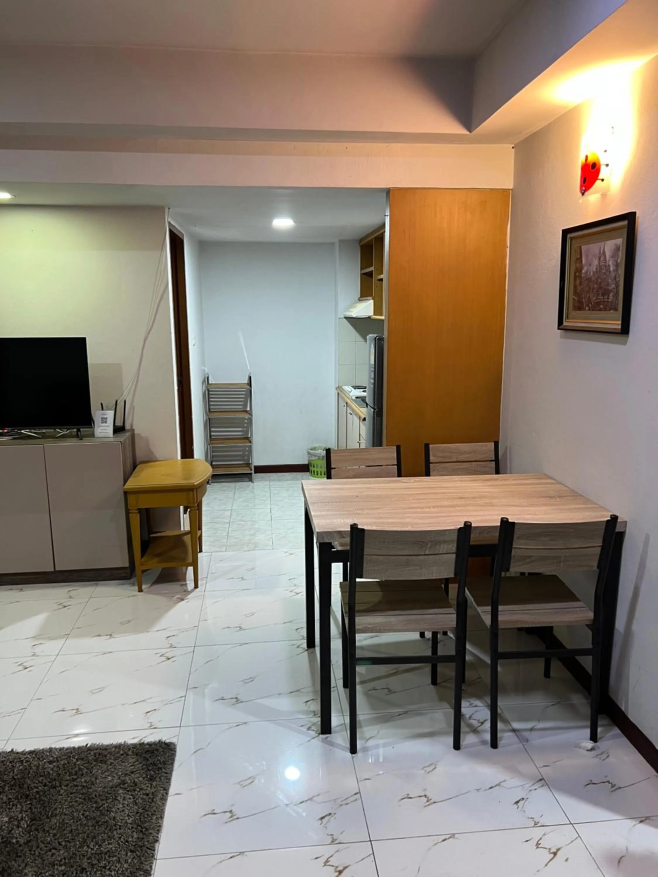 TV and multimedia in Mall Suites Hotel