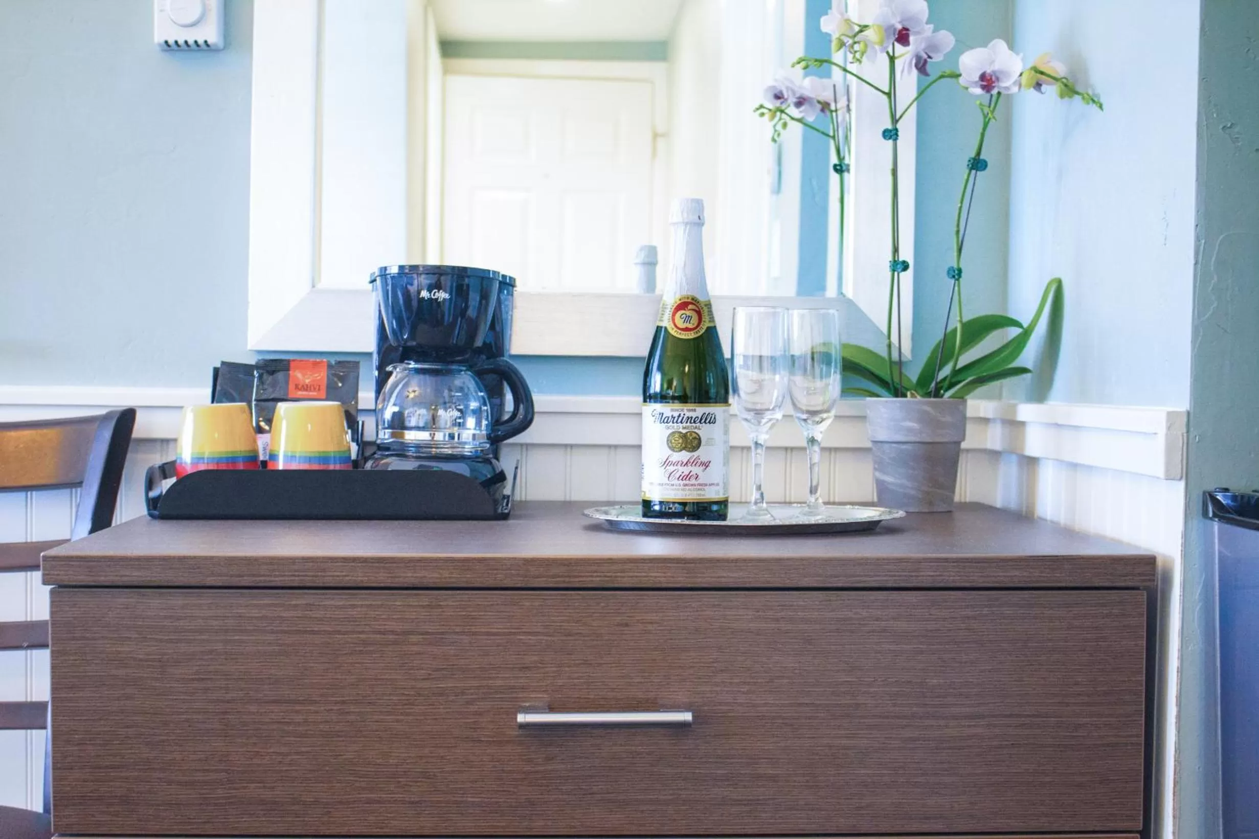 Coffee/tea facilities in Ocean Echo Inn & Beach Cottages