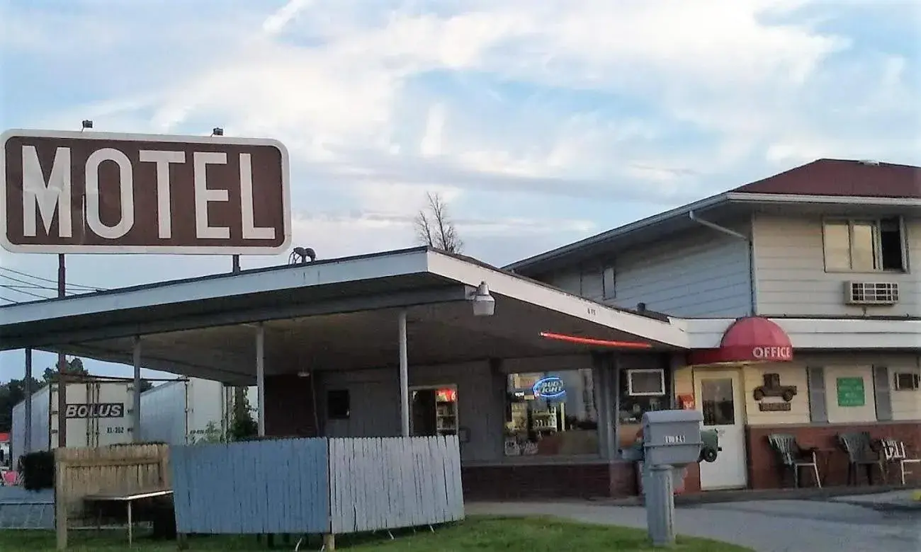 Property Building in Davis Motel